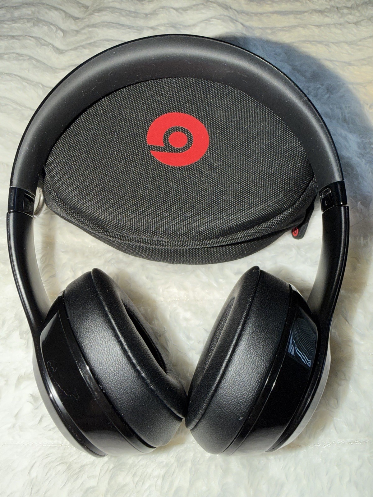 Beats Studio3 Wireless Over-Ear Headphones Gloss Black with Case – Used