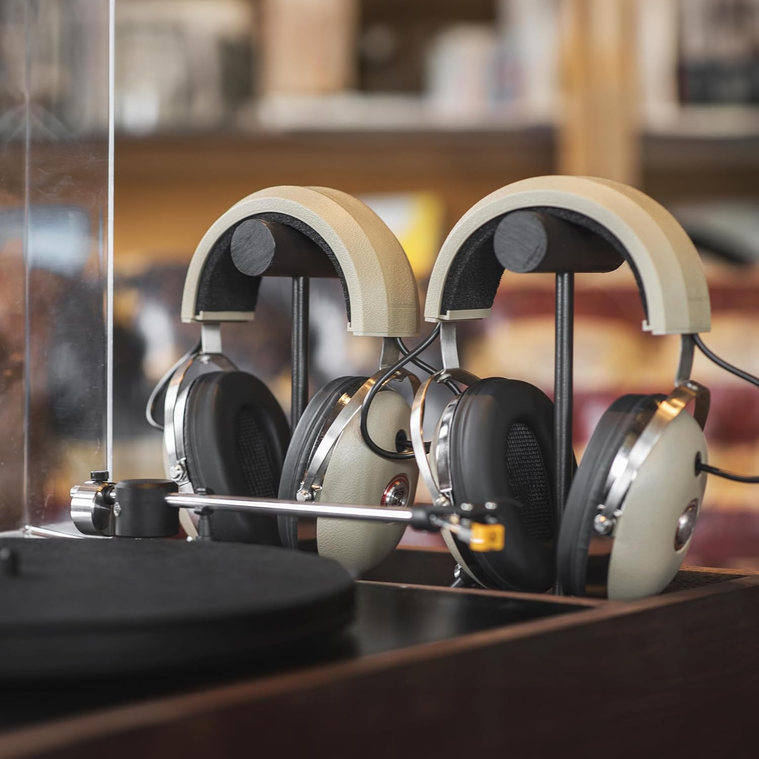 Pro4AA Studio Quality Over-Ear Headphones, Retro Style, Full-Size, Beige