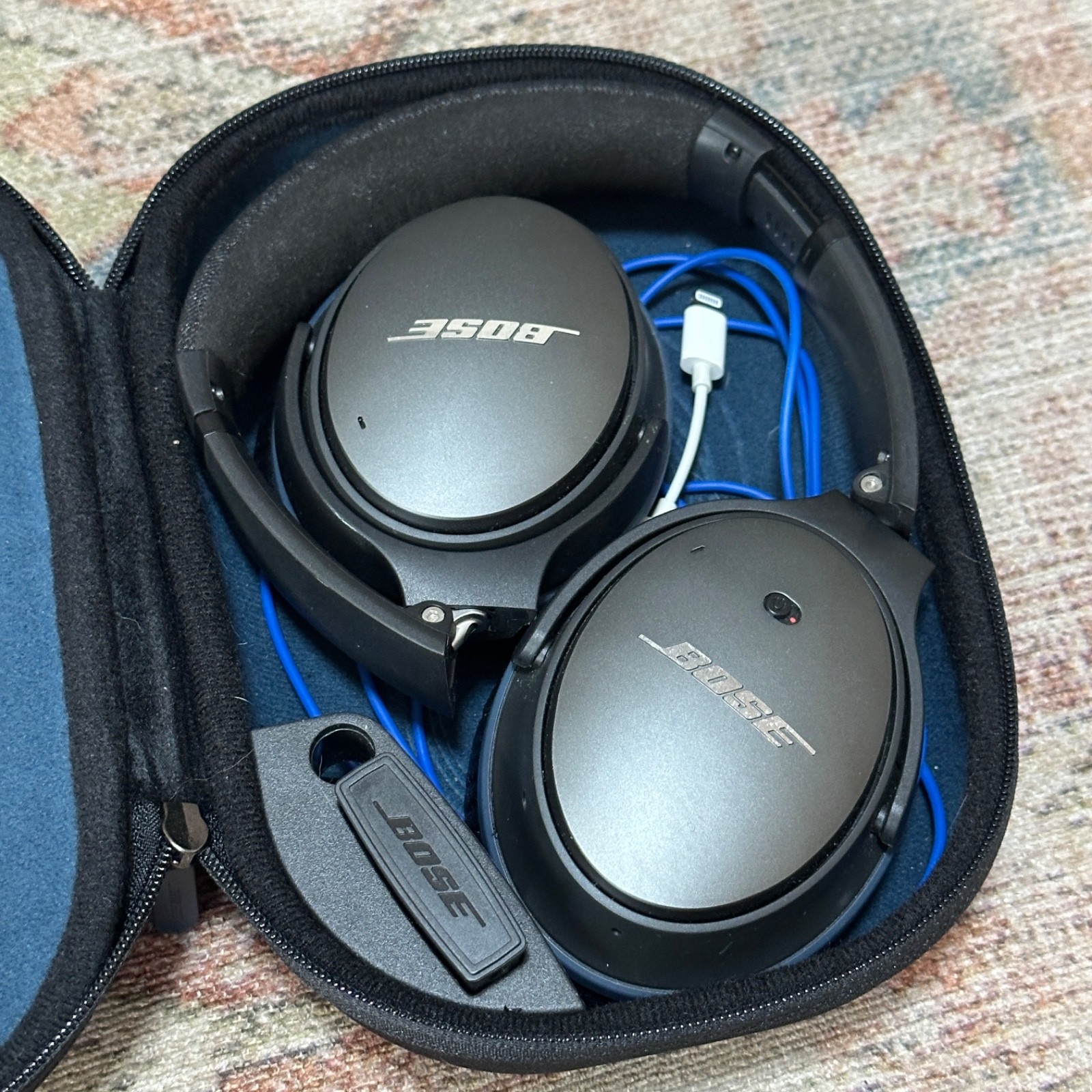 Bose QuietComfort 25 QC25 Wired Noise Cancelling Headphones with Case and Cable
