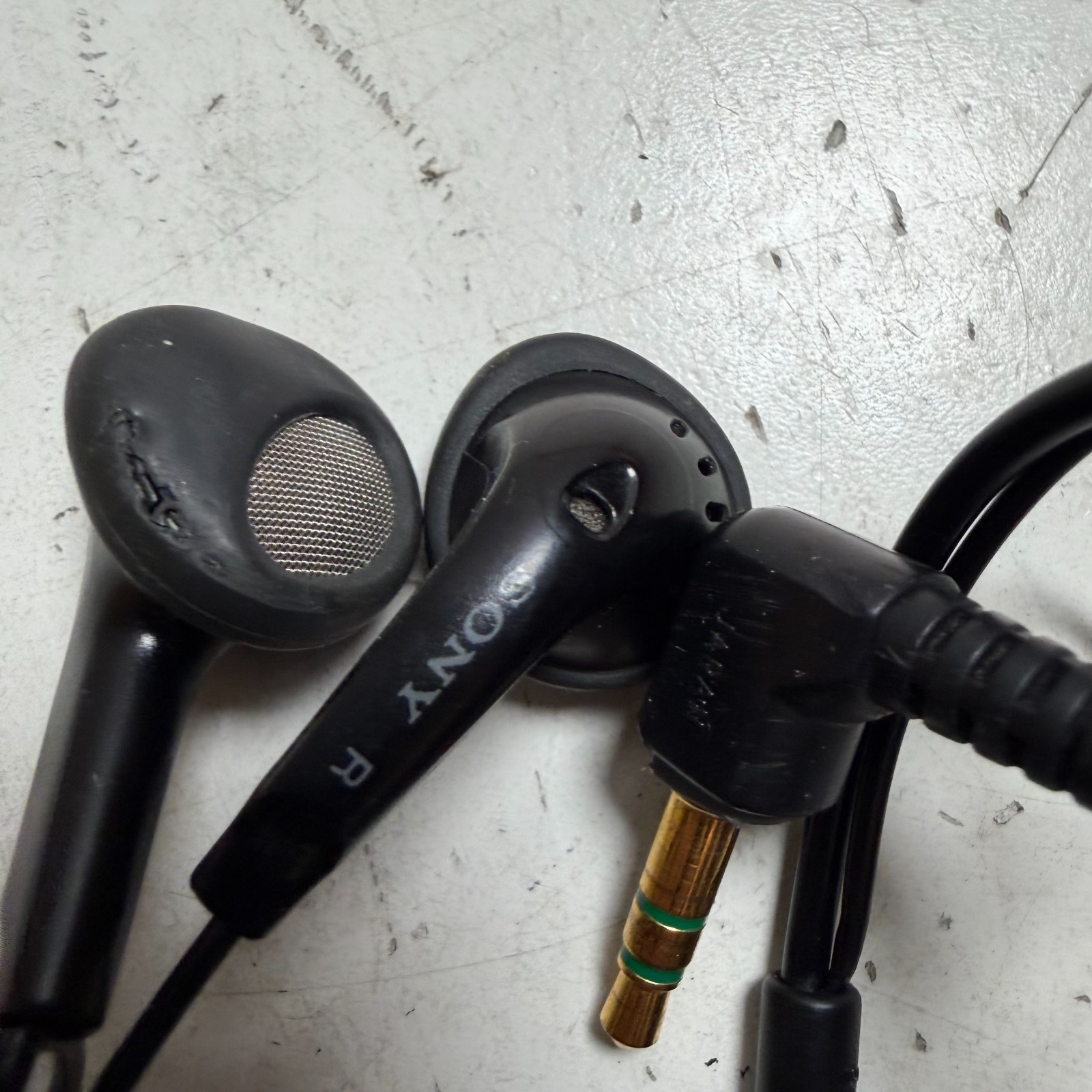 Sony MDR-E535 Black 3.5mm TRS Jack 16 Ohm Stereo Wired Classic Earbud Headphones