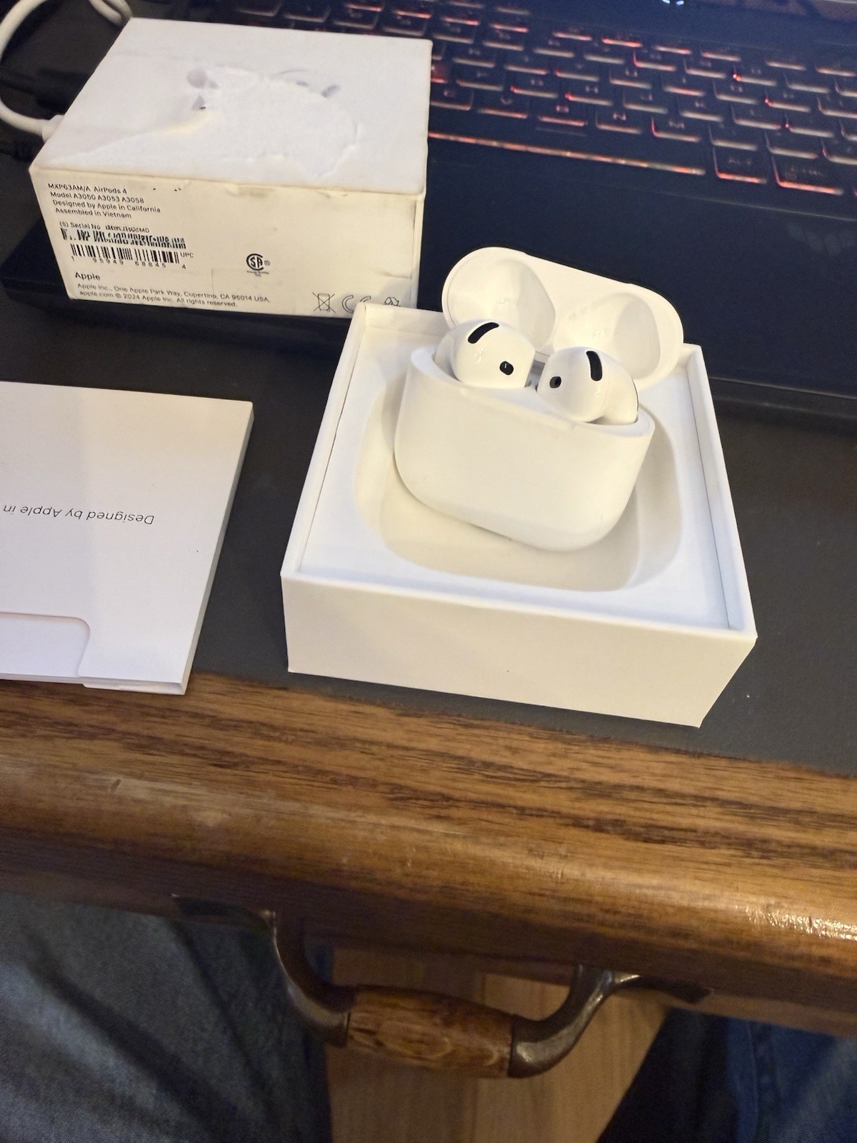 Apple AirPods 4 MXP63LL/A (A3050 A3053 A3058) Earbuds w/ Case (4th Gen)
