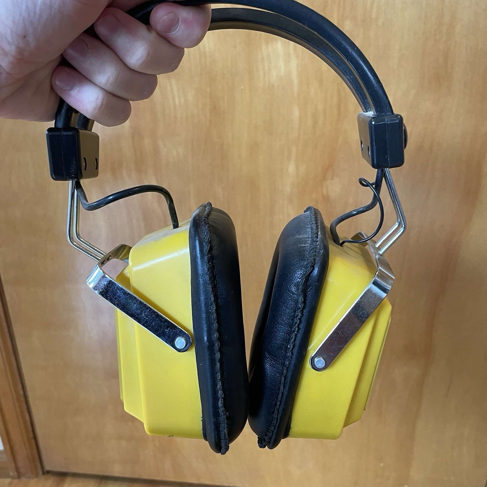 Vtg Century Rollo-3F AM/FM Radio Headphones Retro Yellow Space Age 80s