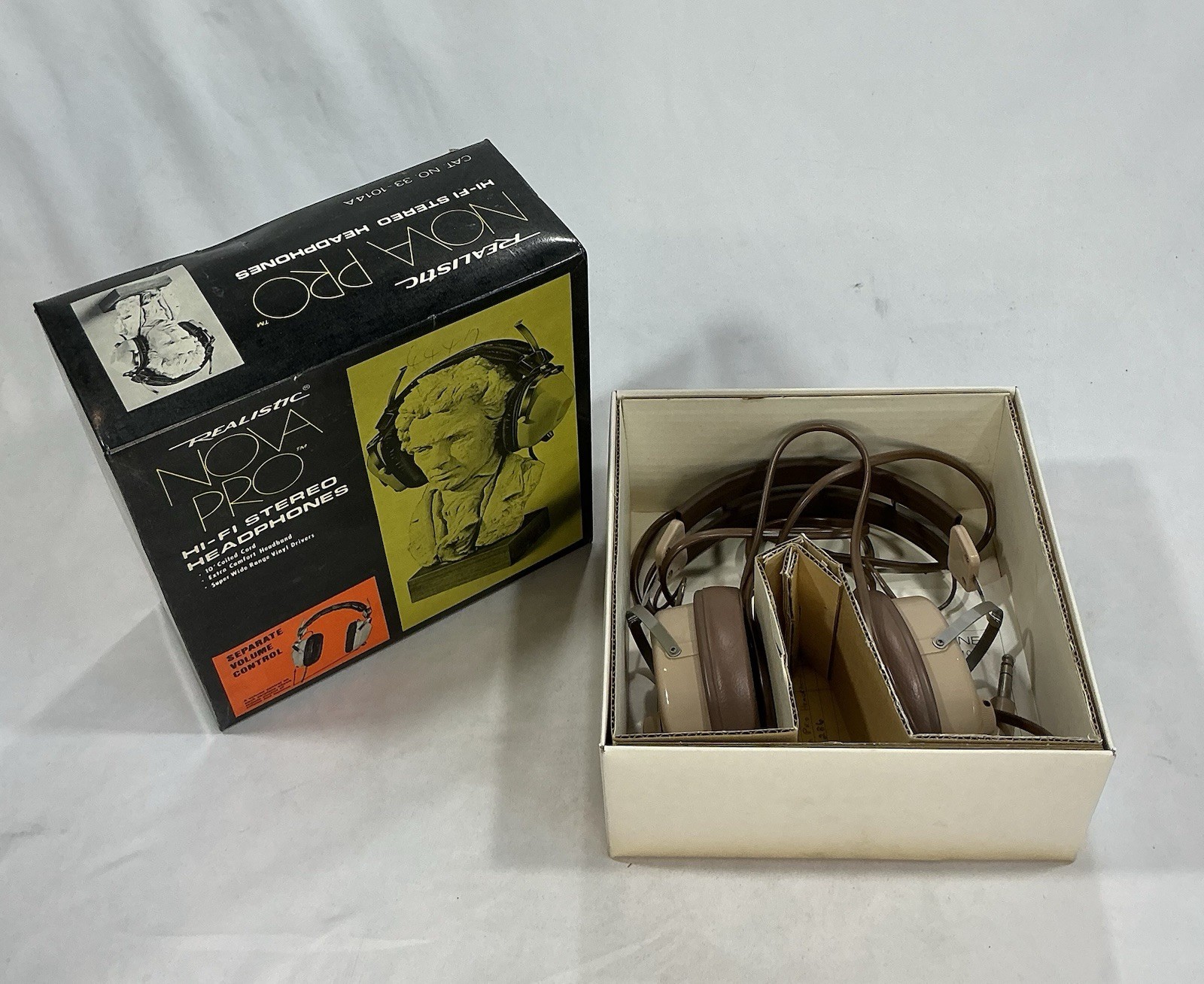 NOS Realistic Nova Pro Vintage Hi-Fi Stereo Headphones Independent Volume w/Box
