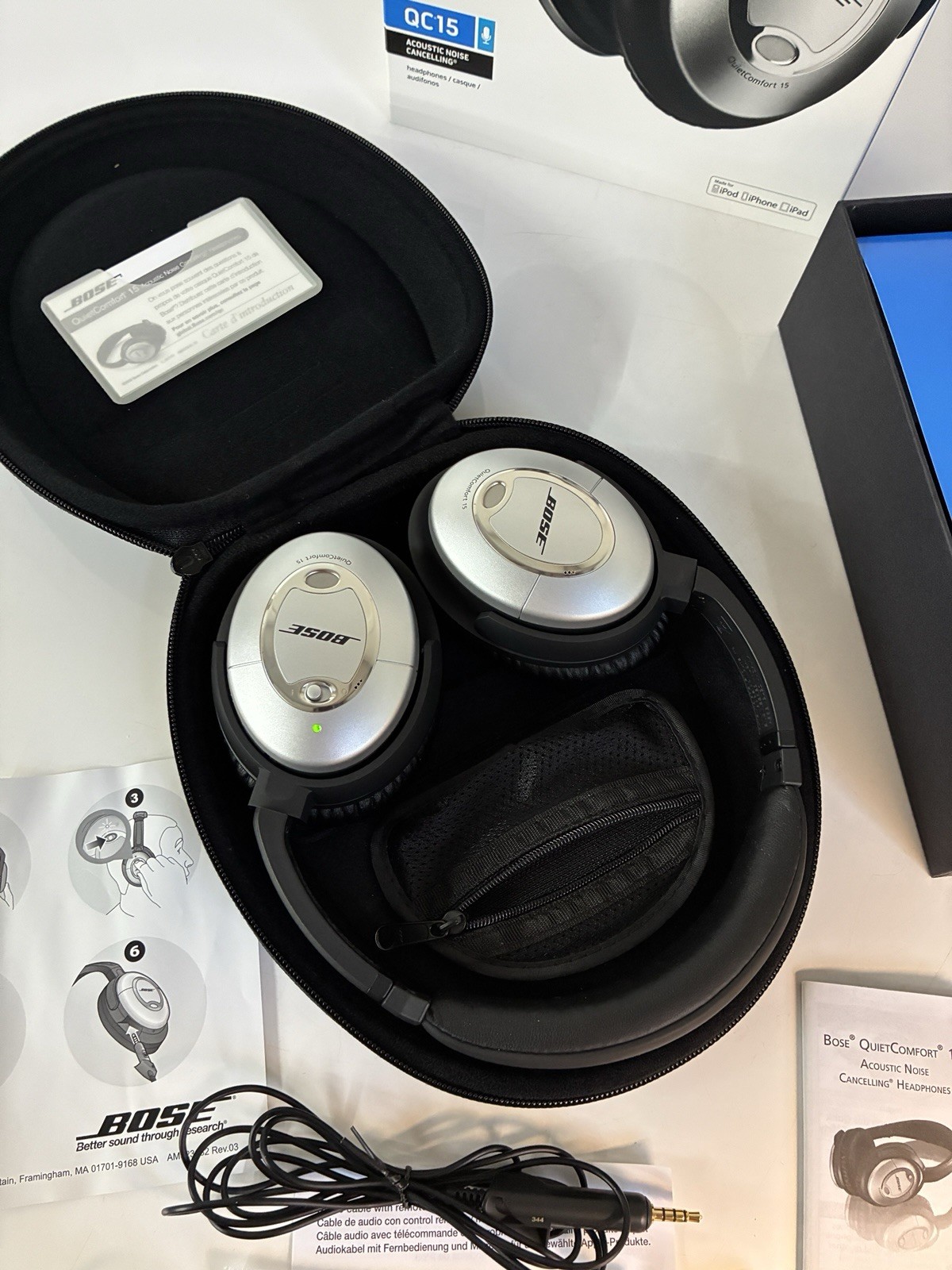 Bose QC15 Quiet Comfort Headphones Black And Silver Plus Extra Ear Pads With Box