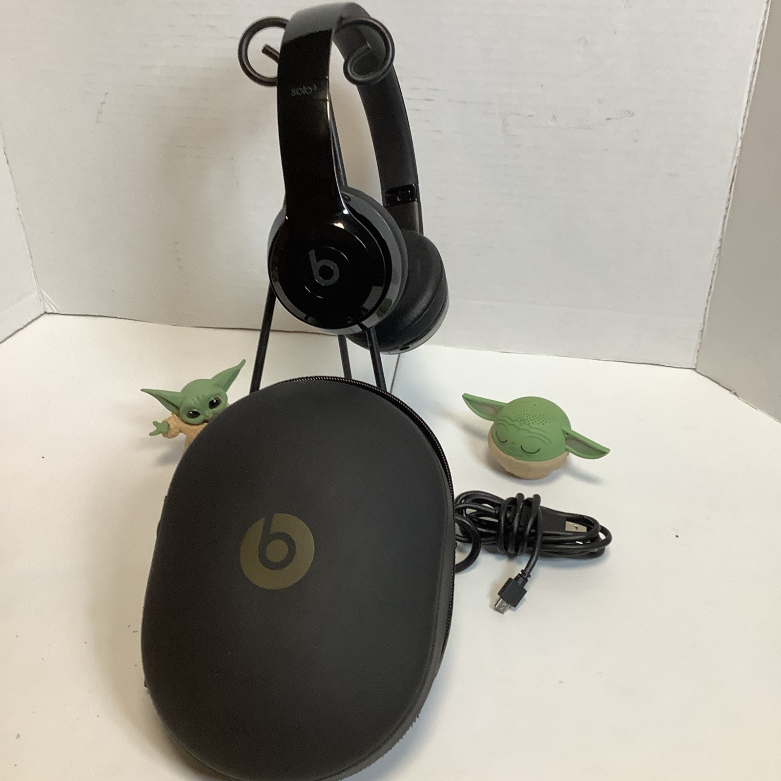 Beats by Dr. Dre Beats Solo 3 Wireless Bluetooth Headphones Gloss Black