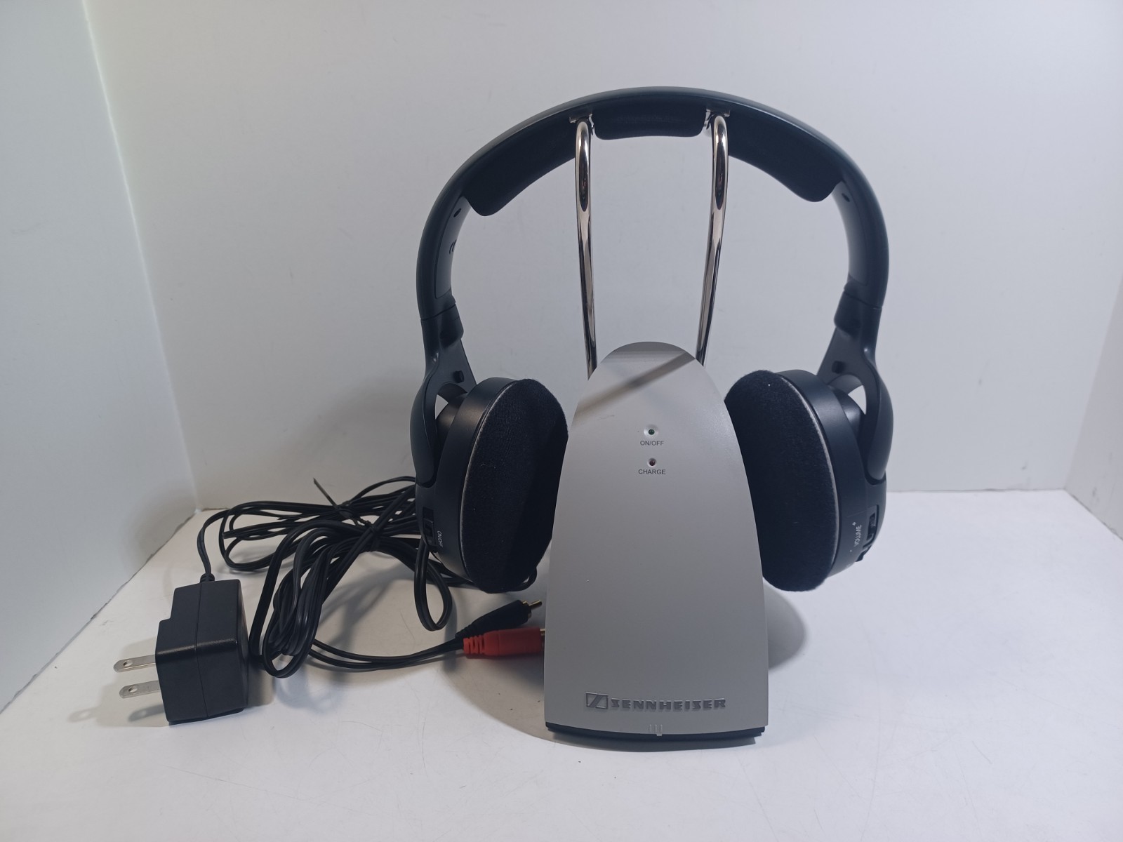 Sennheiser HDR 120 Wireless RF Headphones Rechargeable w TR 120 Base Working