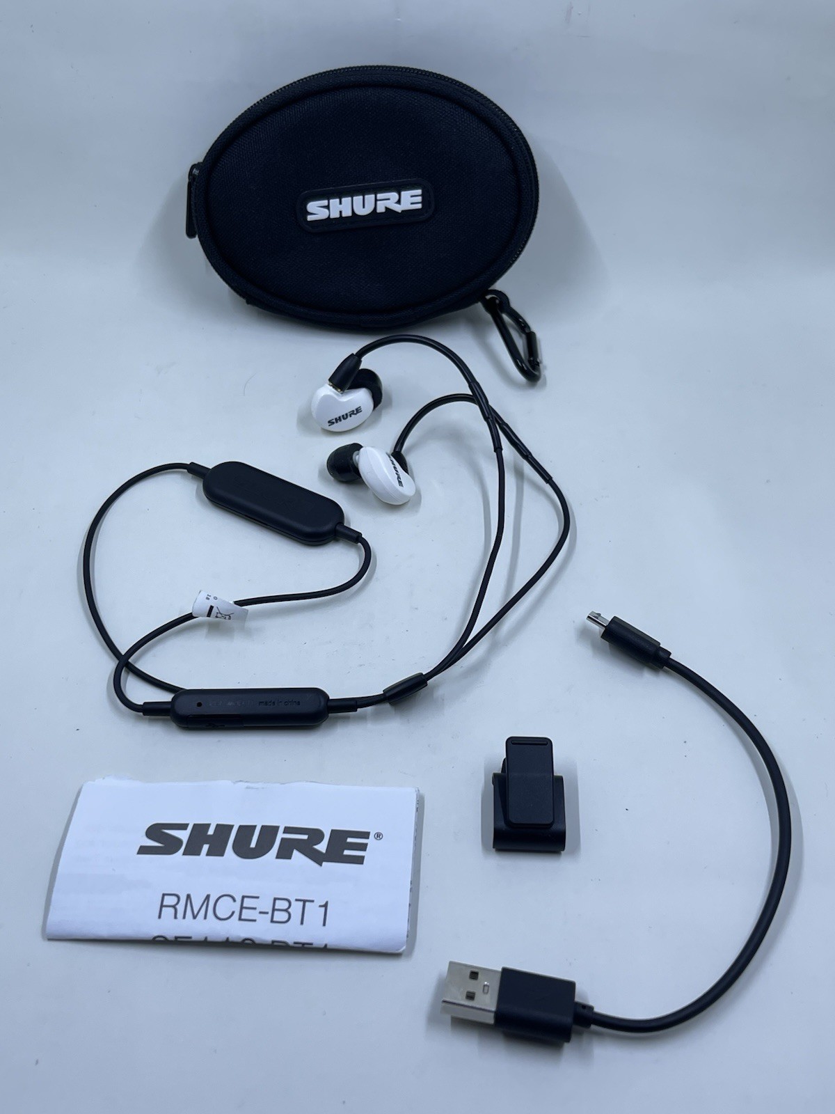Shure SE215 In-Ear Professional Sound Isolating Headphones White w/ case
