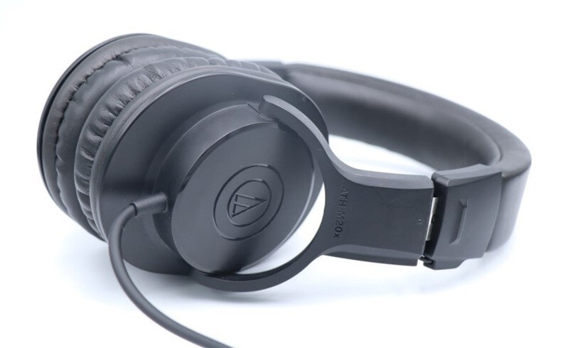 Audio-Technica Professional Monitor Headphones ATH-M20x w/ Tracking NEW