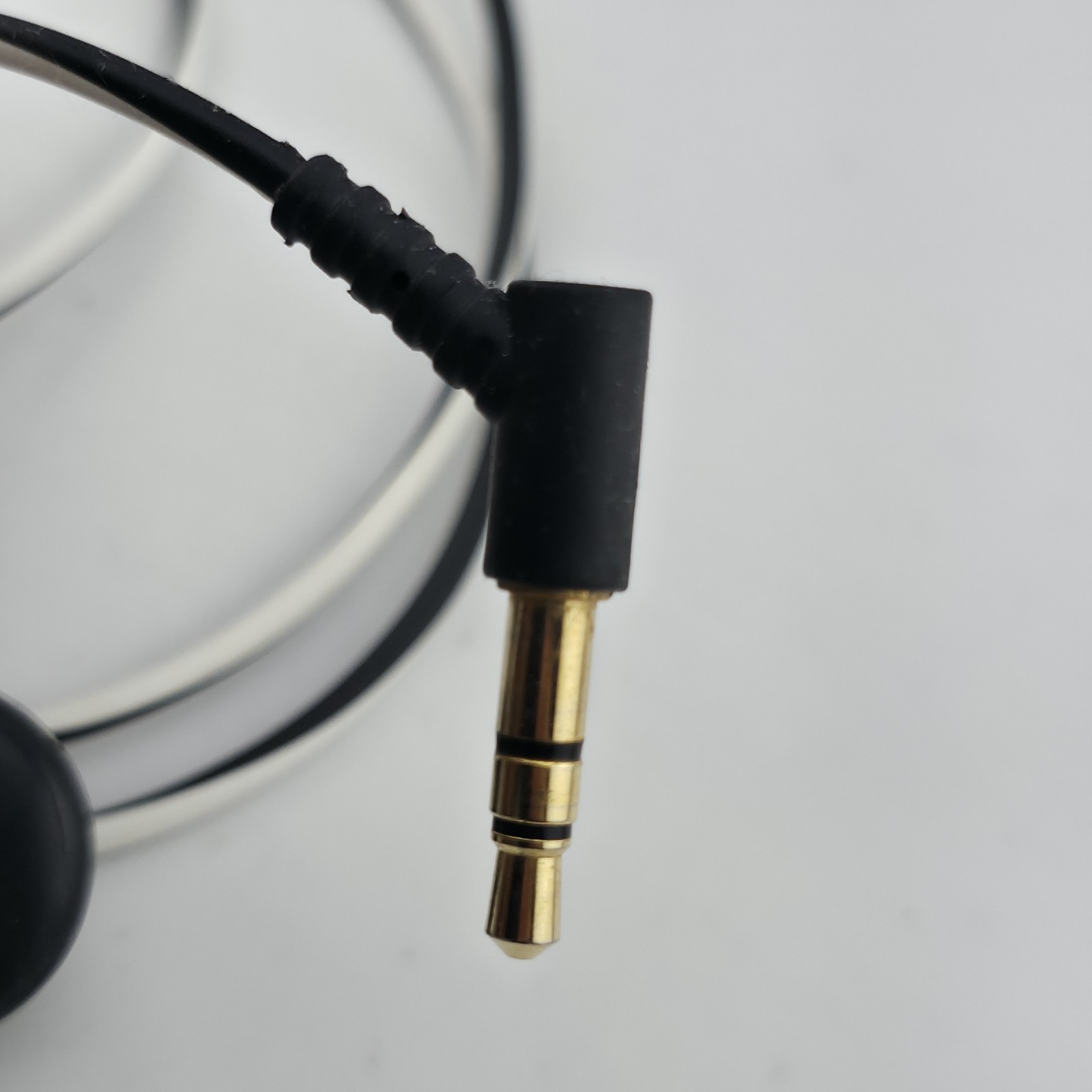Bose IE2 Wired In-Ear Earbuds Headphones w Case Black White Untested
