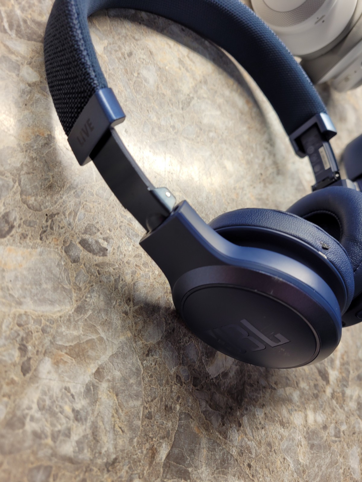JBL Live 660NC, JBL Live 460NC, and more 5 total Bluetooth Headphones working