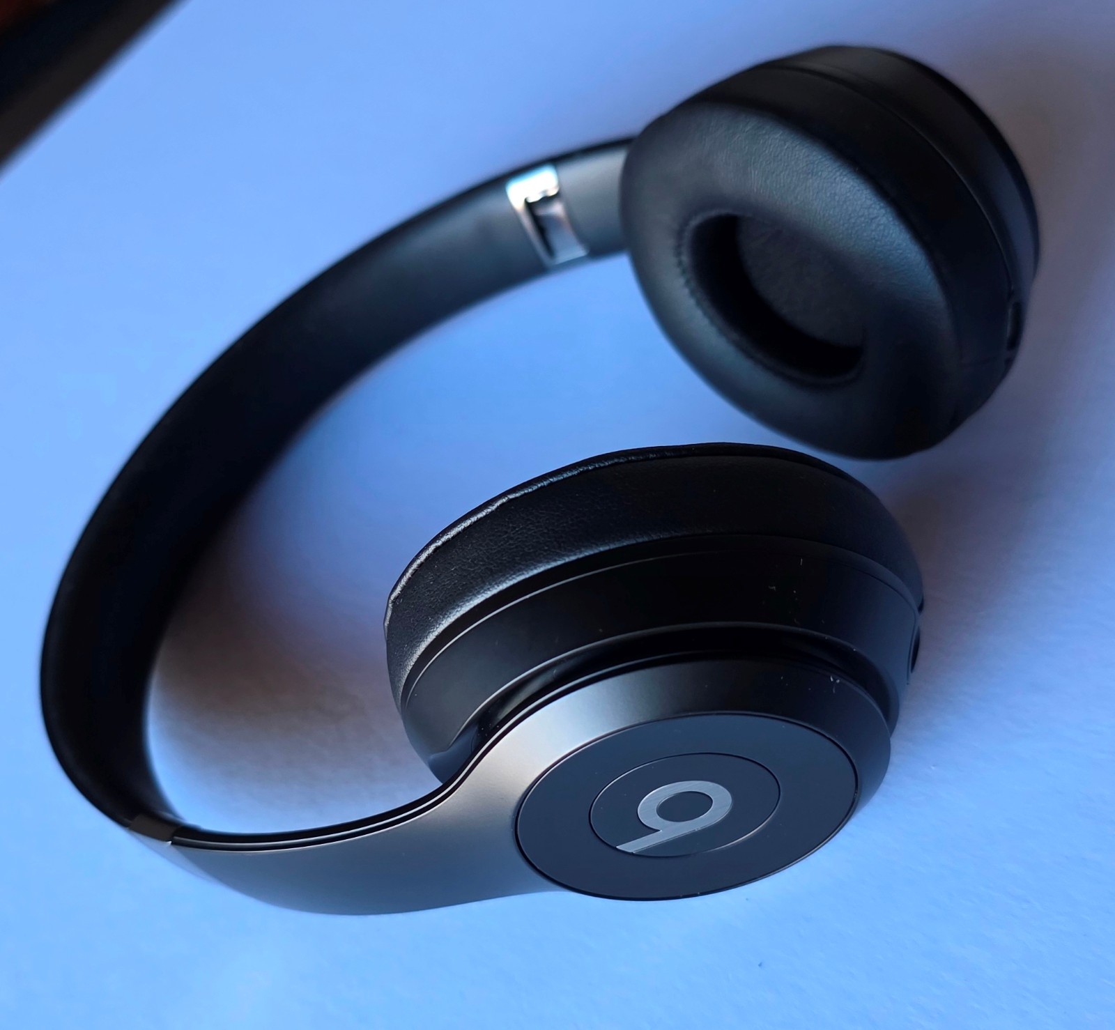 Unused Original Matte Black Beats Solo 4 Wireless Headphones MUW23LL/A in Bulk P