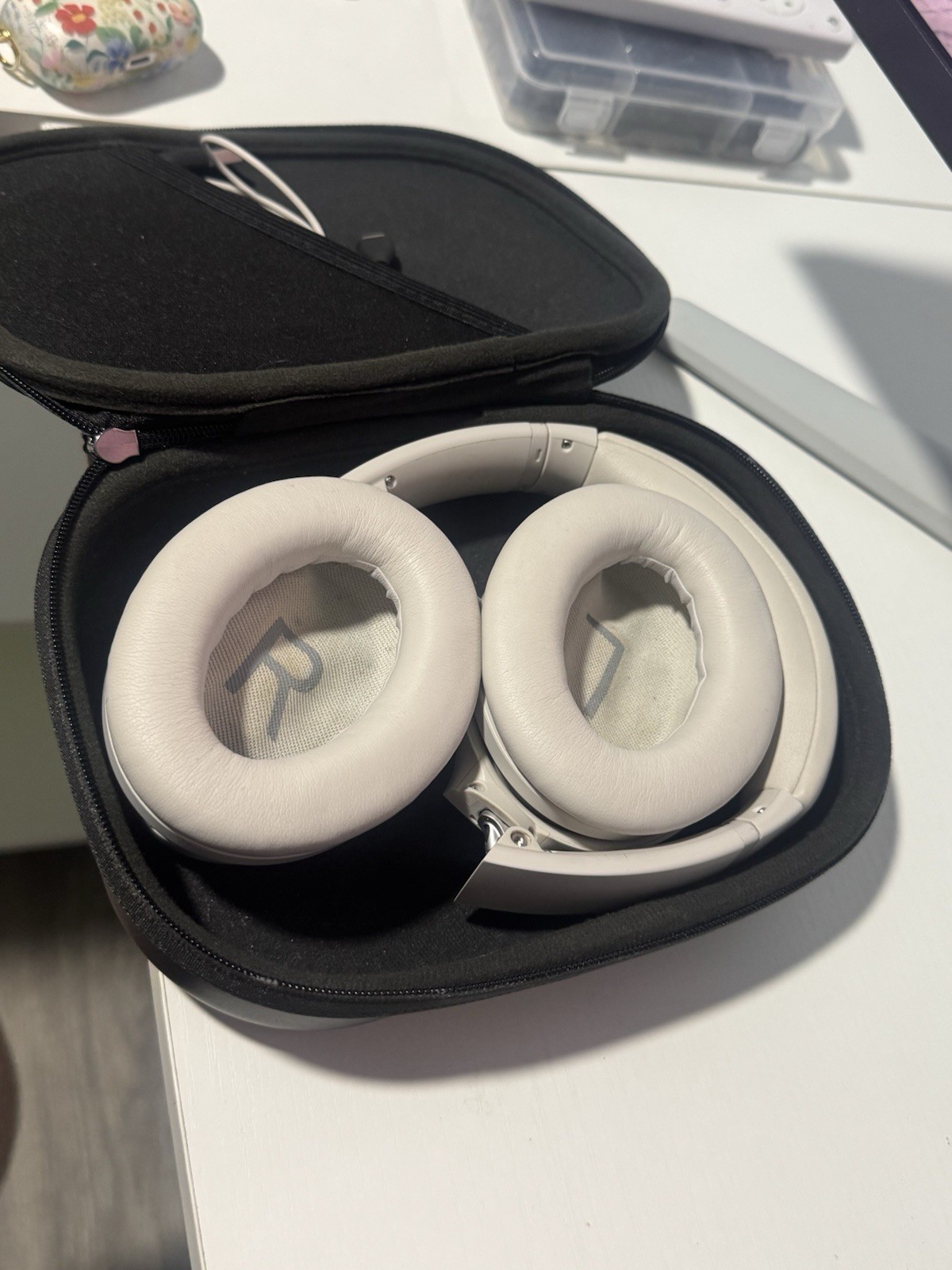 Bose Quiet comfort White Over The Ear Wireless Headphones