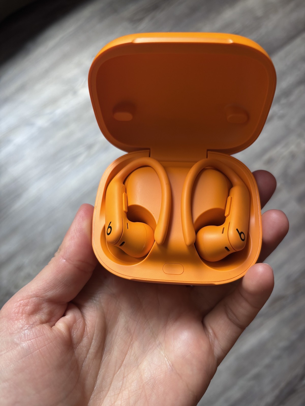 Powerbeats 2 by Dr. Dre Pro Wireless Earphones – Electric Orange
