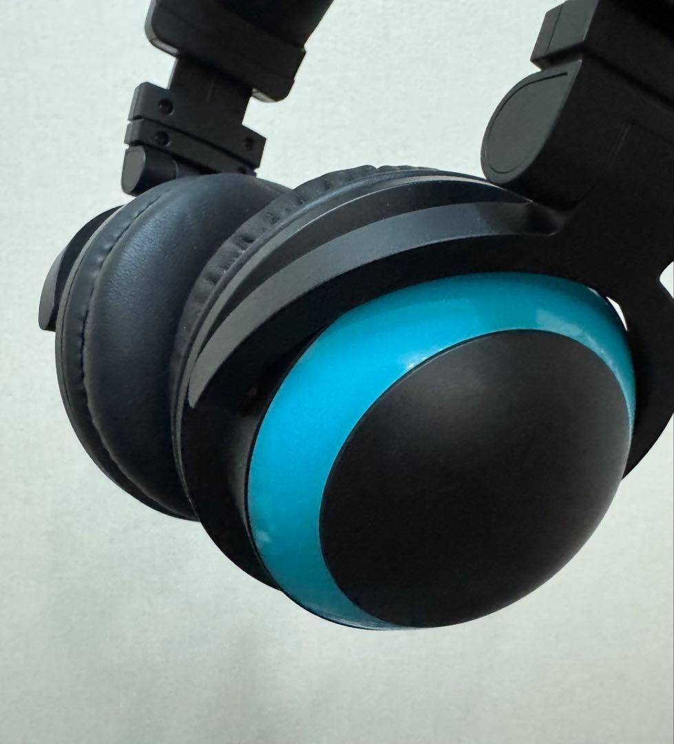AXENT WEAR Brookstone Cat Ear Headphones with LED Speakers Blue Black w/box O66