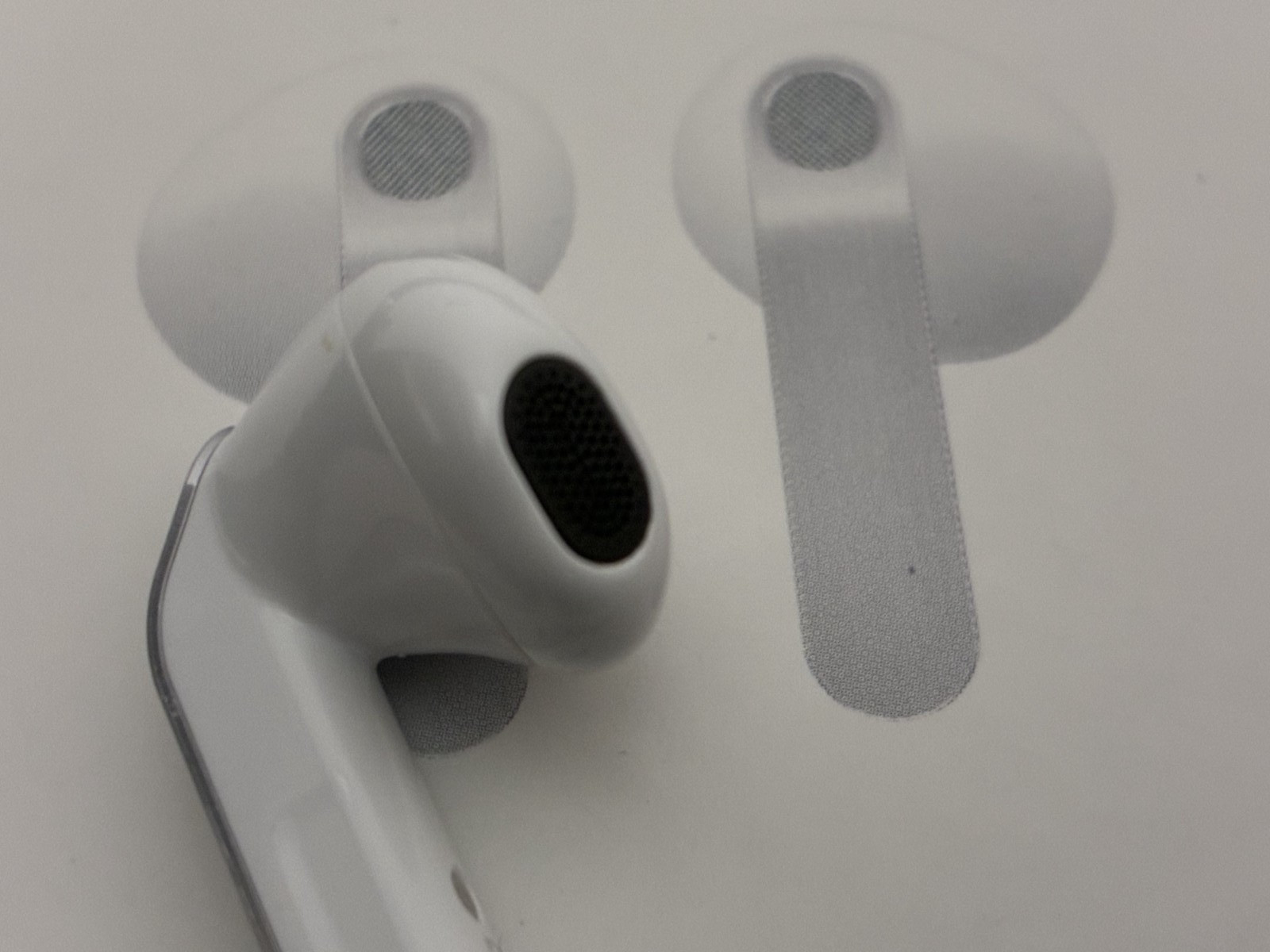 Original Samsung Galaxy Buds4 SM-R540N Earbuds -White – Right Side (R)