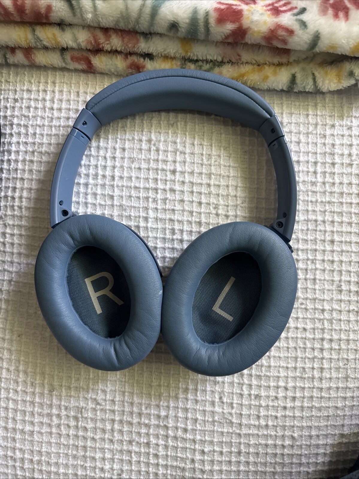 bose wireless, charger included, used but in good condition ORIG. PRICE: $250