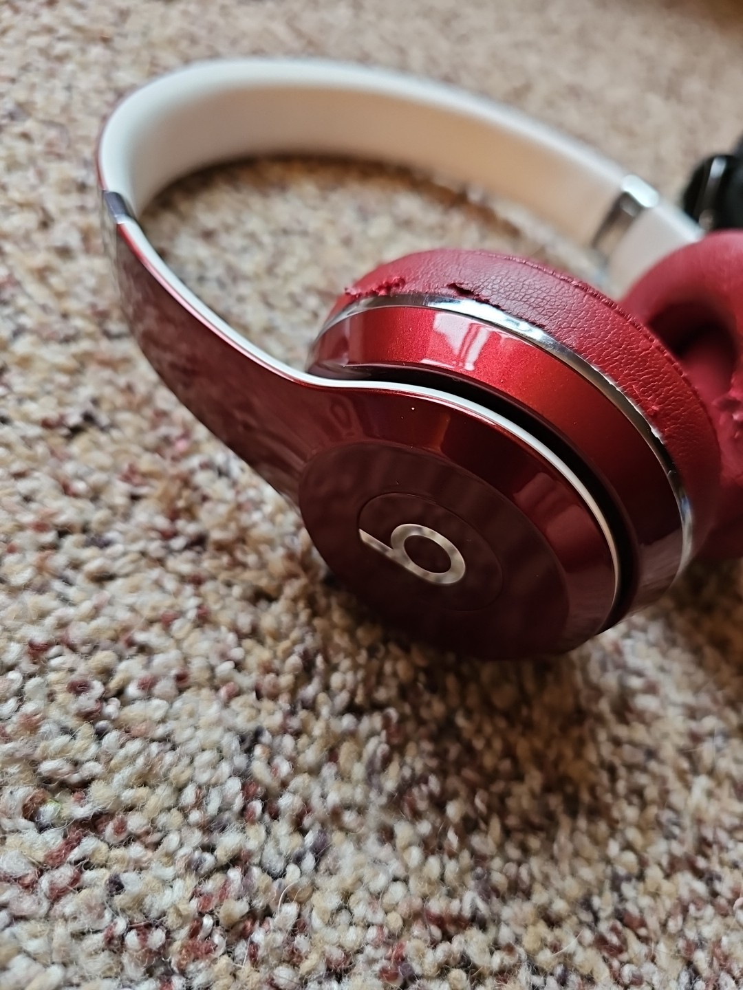 Beats by Dr. Dre Solo2 Wired On-Ear Headphones Luxe Edition – Red