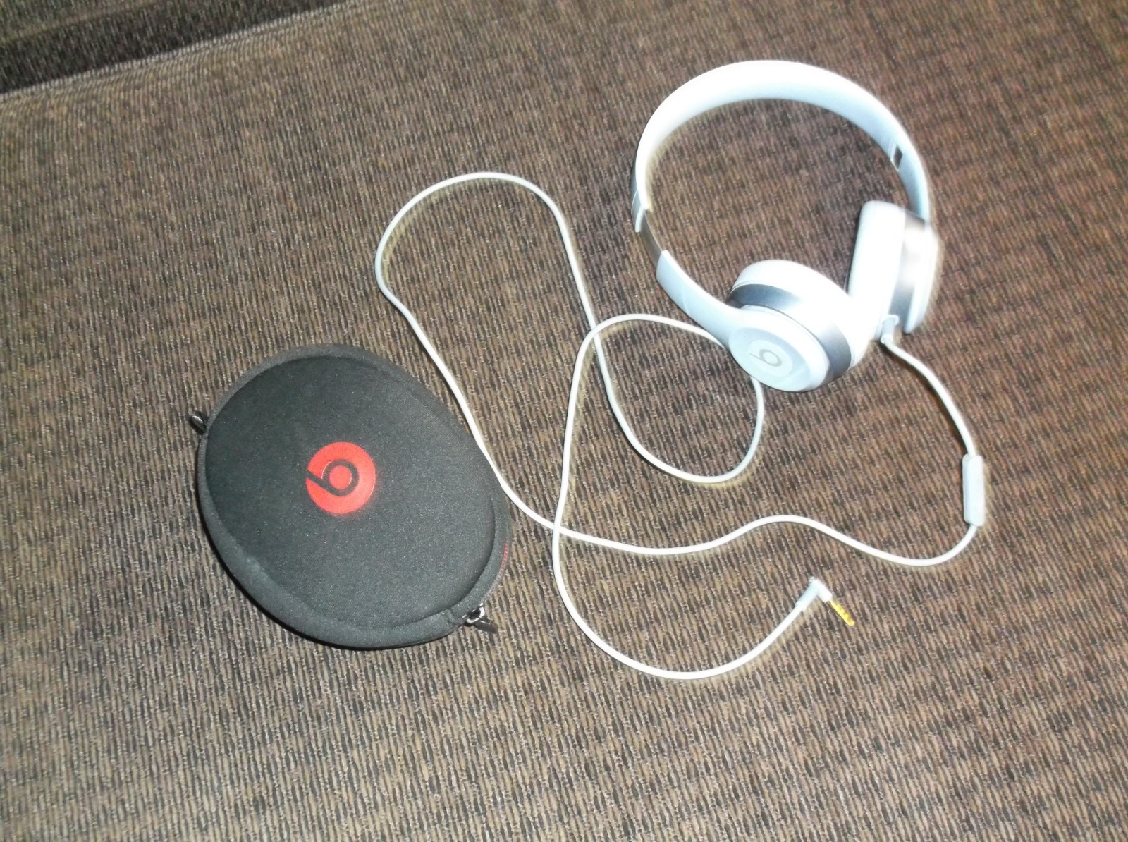 Beats by Dr. Dre~ Solo B0518 ~Blue/Gray~ Wired Headphones with Case