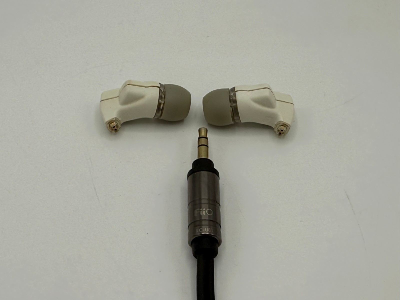 Ultimate Ears Super.fi 5 Pro White IEM In-Ear Monitor + FiiO RC-UE1 + Metal Case