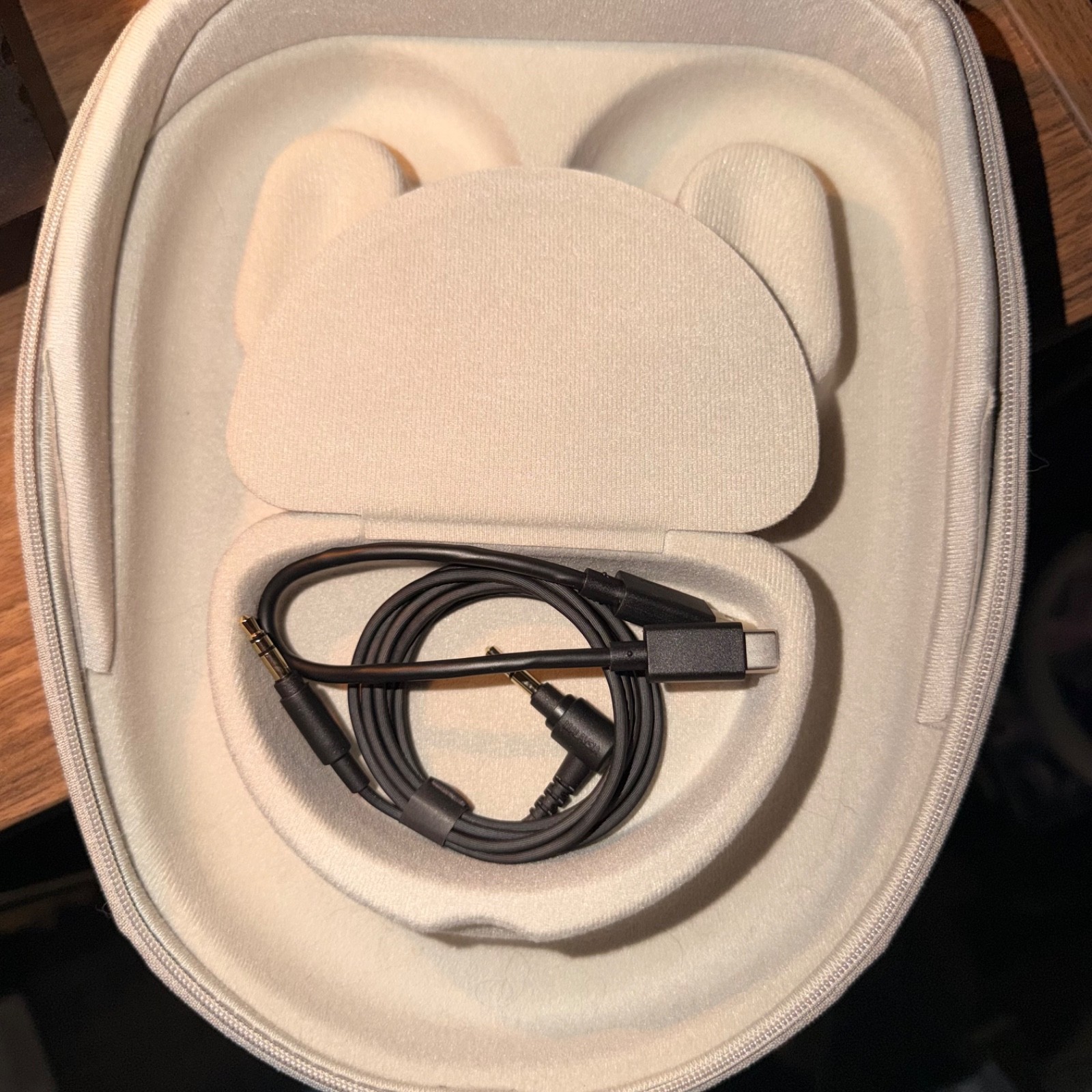 *GENTLY USED* Sony WH-1000XM5 Wireless Noise Canceling Headphones – Silver