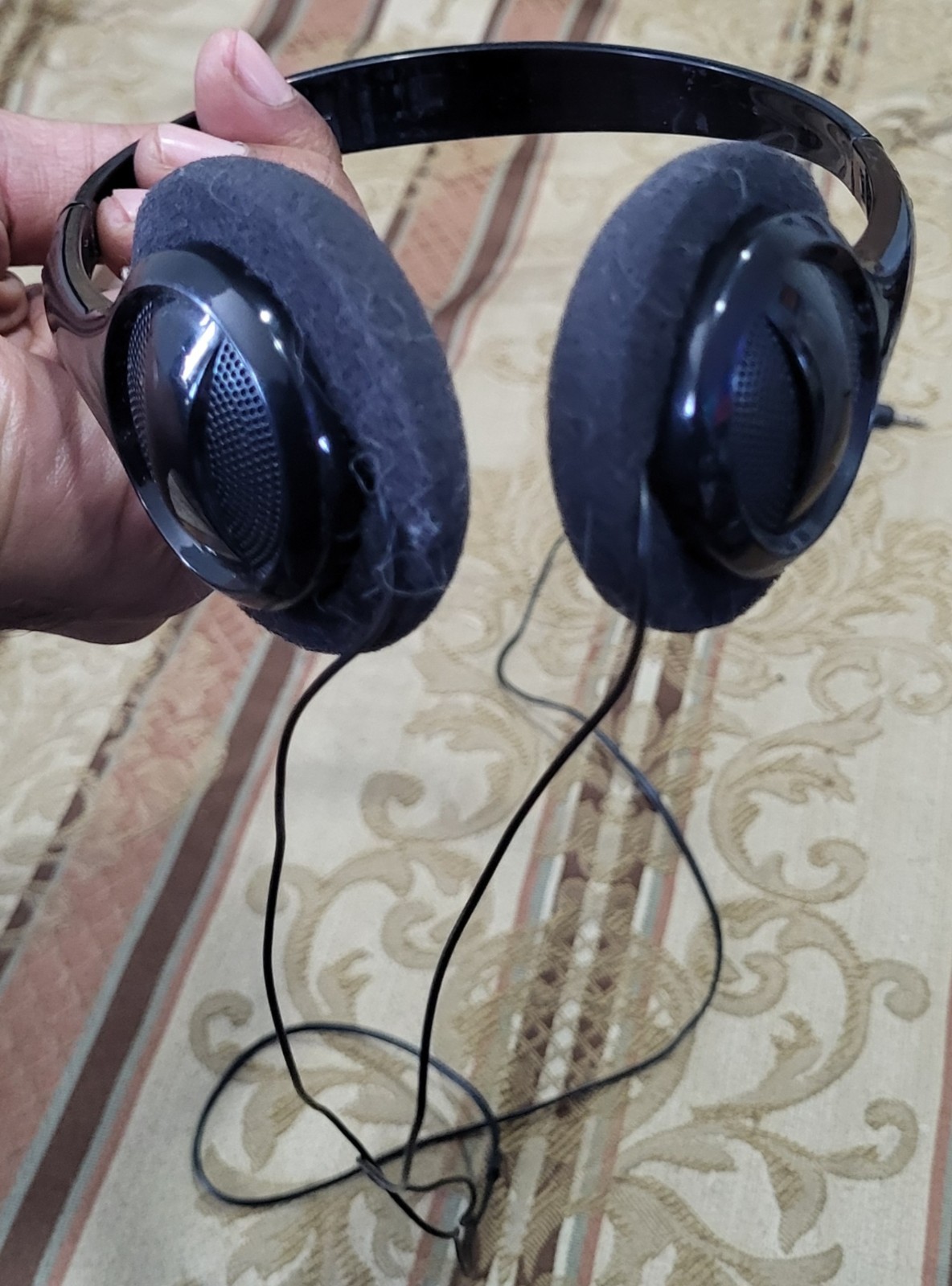 ONN On-Ear Headphones Lightweight Design and Adjustable 3.5mm Aux Plug 131407