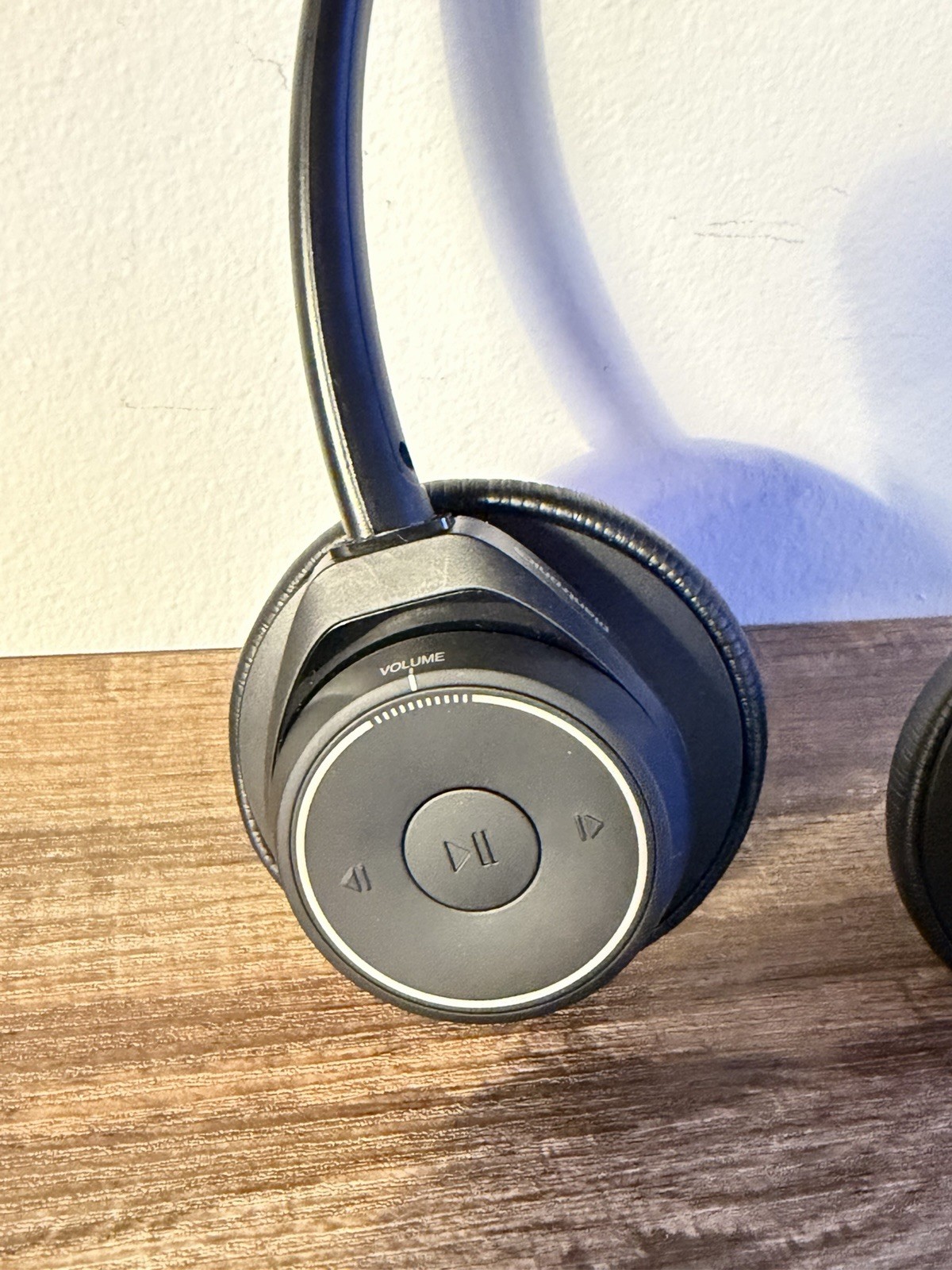 Plantronics Voyager Focus UC With Charge Stand