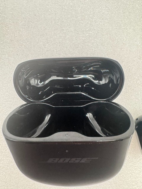 Bose QuietComfort Ultra Earbuds Noise-Cancelling Earbuds Black/Gray – Excellent