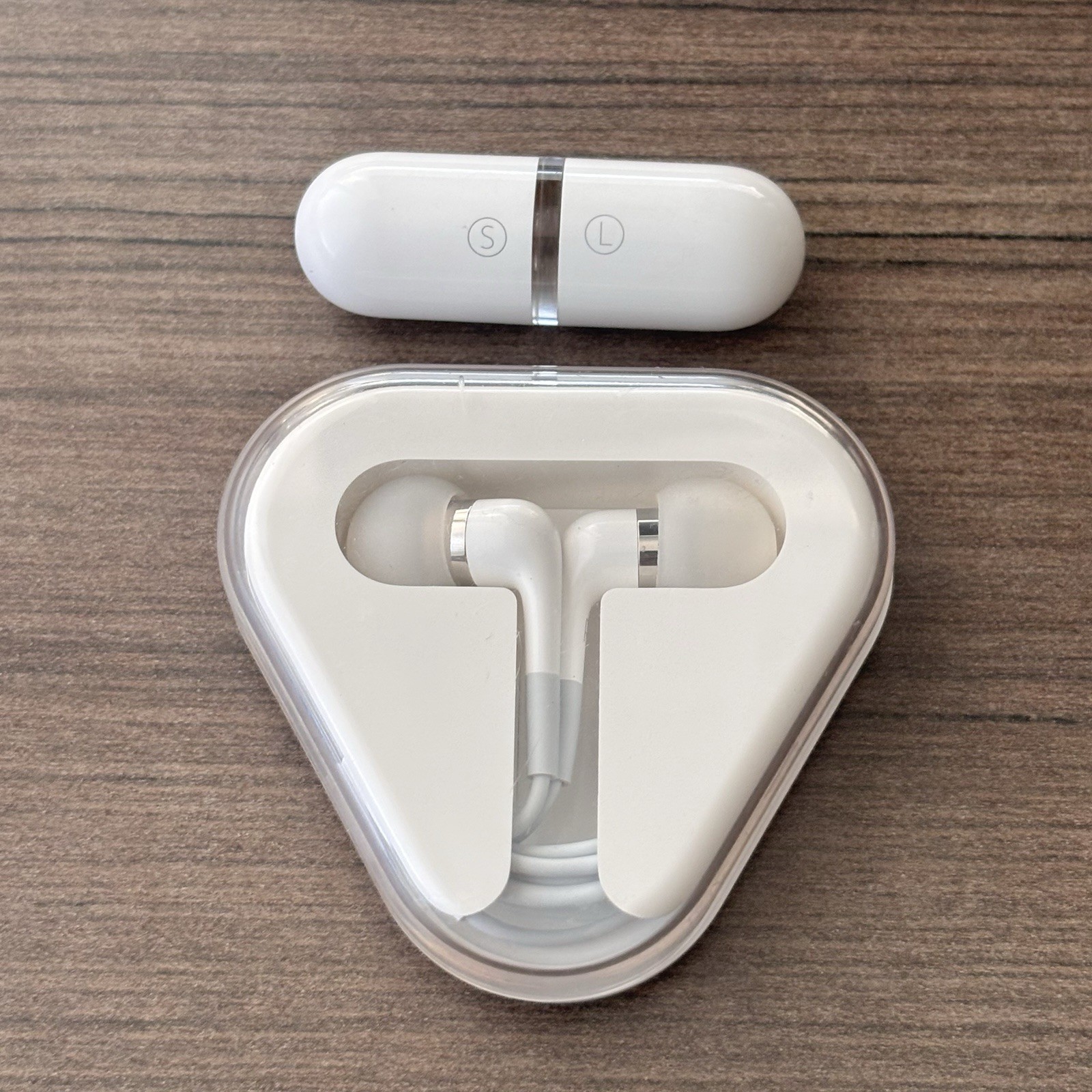 Apple Binaural In-Ear Headset Earbud Headphones w/Remote and Mic (MA850G/B)