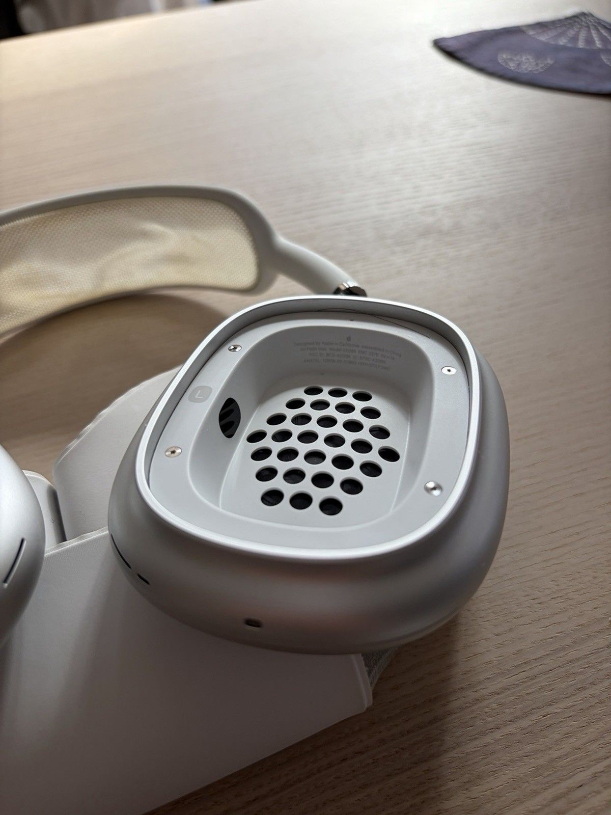 Authentic Apple AirPods Max White Silver A2096 1st Gen Lightning Headphones