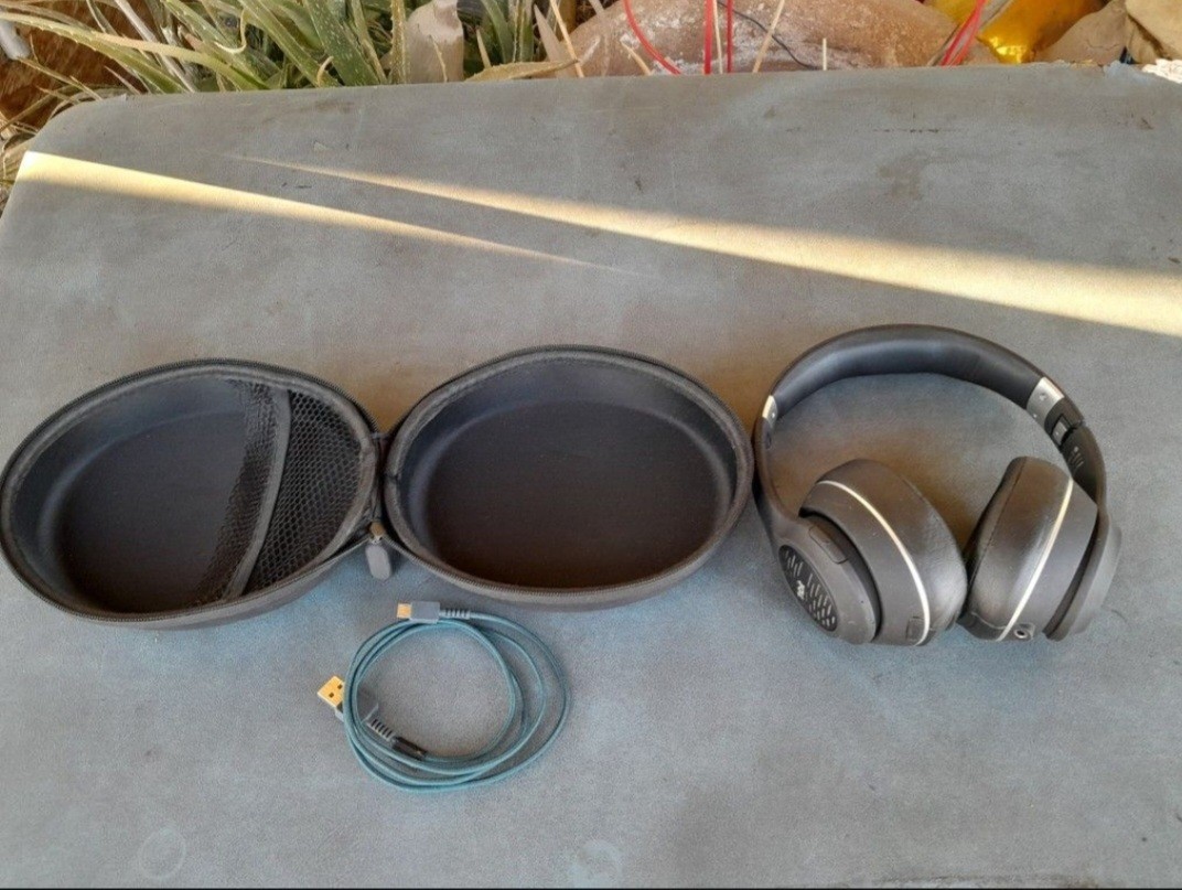 Tribit XFREE Tune Bluetooth Over The Ear Headphones w/Hardcase & Charging Cable.