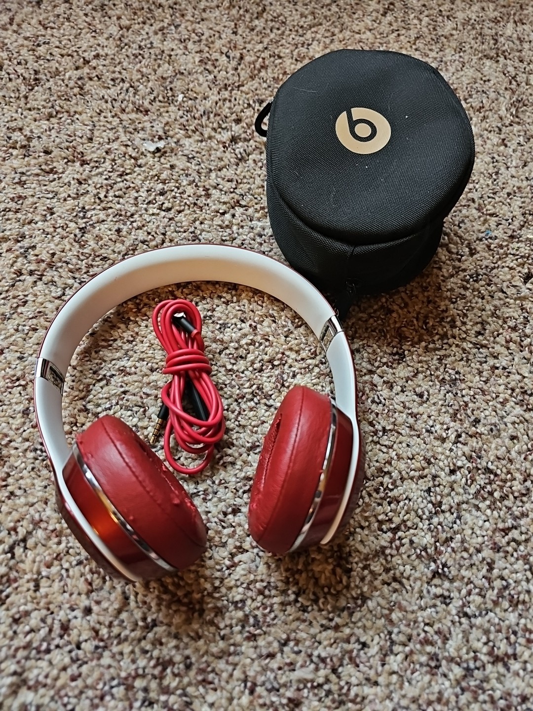 Beats by Dr. Dre Solo2 Wired On-Ear Headphones Luxe Edition – Red