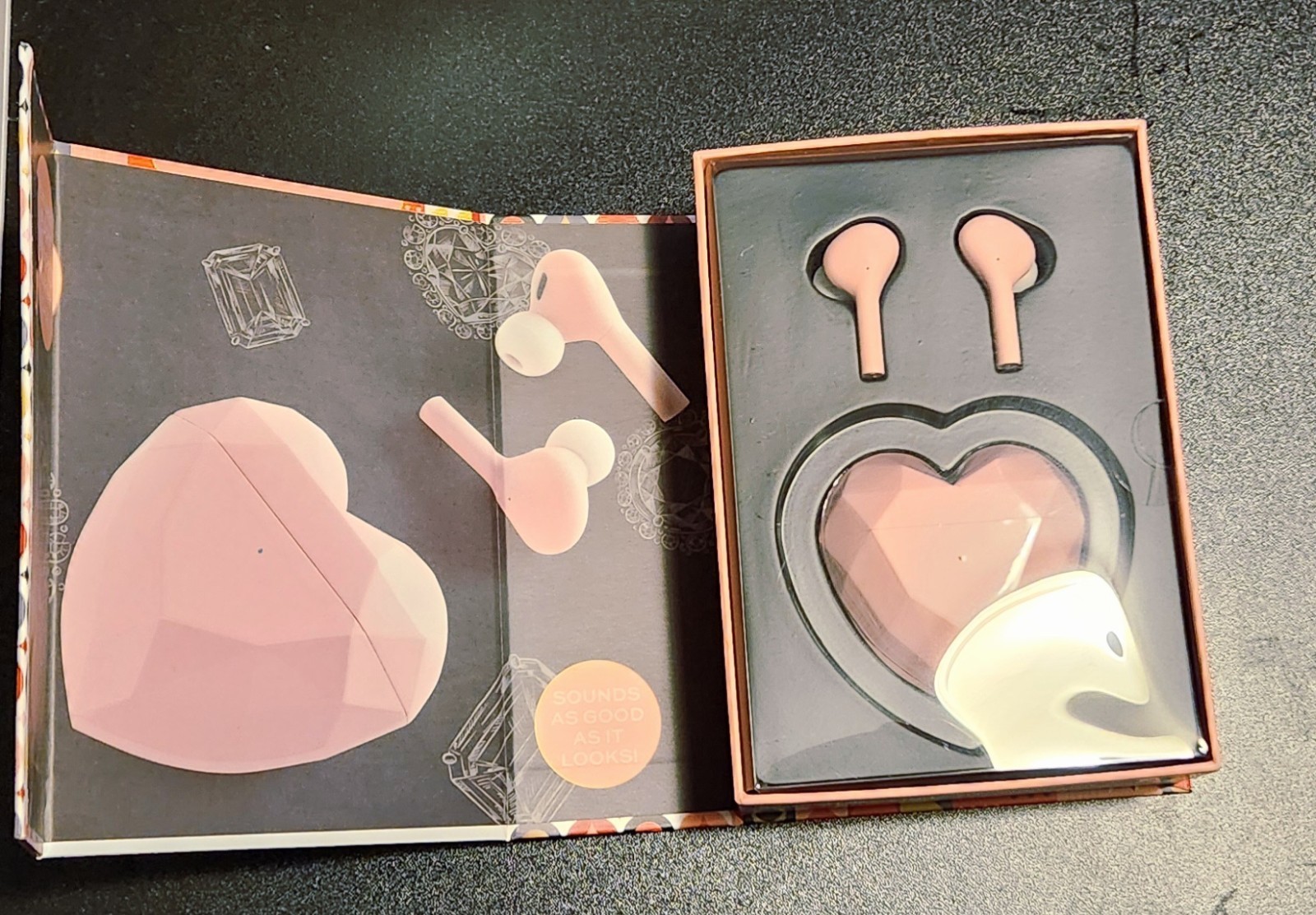 FAO Schwarz Music Love Earbuds Wireless Bluetooth Pink Heart Charging Case