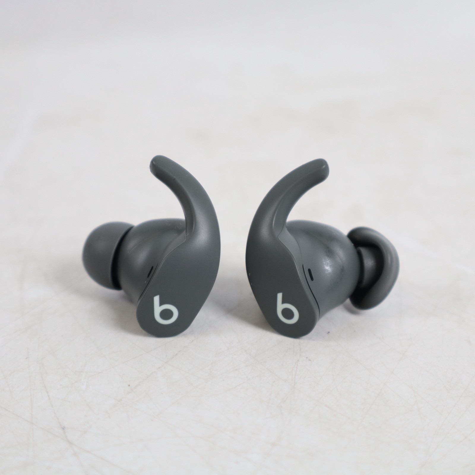 RIGHT EARBUD DOESN’T CONNECT – Apple / Beats Fit Pro Earbuds With Case SAGE GRAY