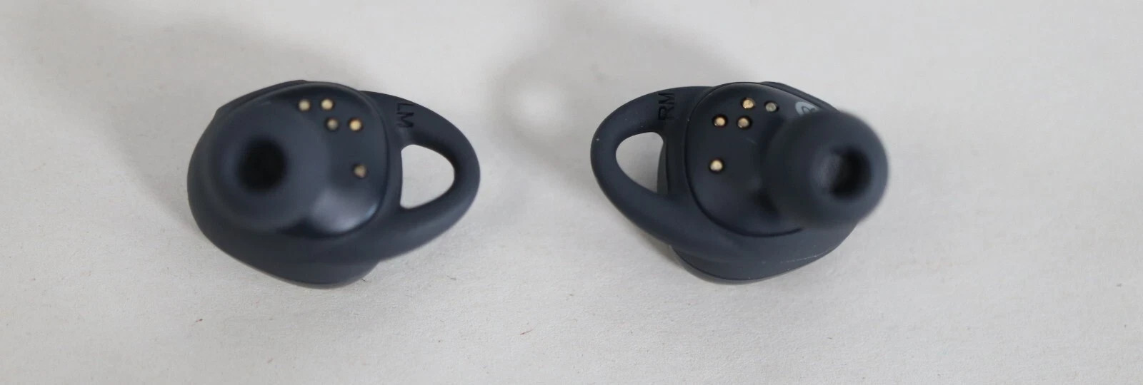 Samsung Gear IconX Wireless SM-R150 Bluetooth Earbuds Black – Tested and Working