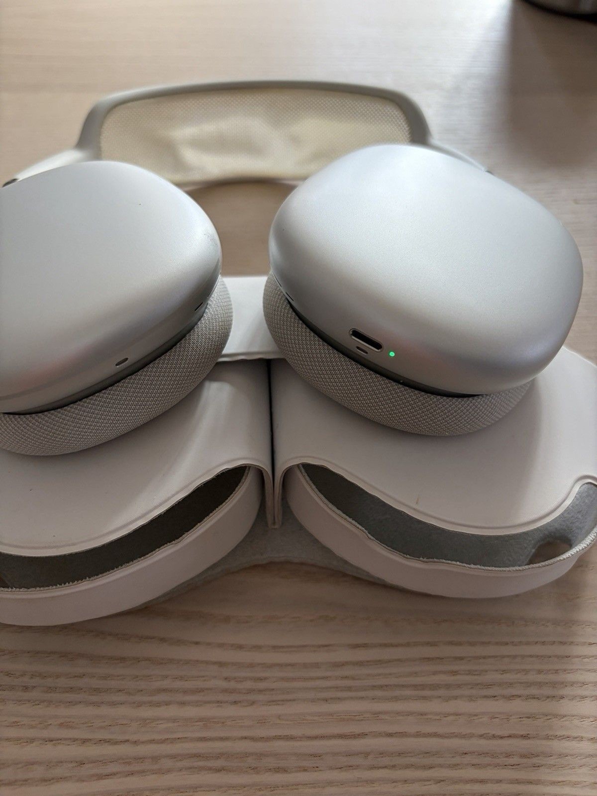 Authentic Apple AirPods Max White Silver A2096 1st Gen Lightning Headphones