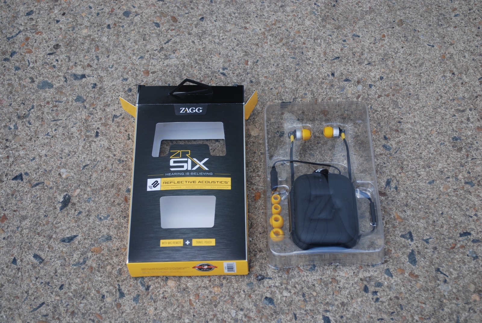 ZAGG ZR SIX EARBUDS REFLECTIVE ACOUSTICS BLACK & YELLOW W/ MIC/REMOTE & POUCH