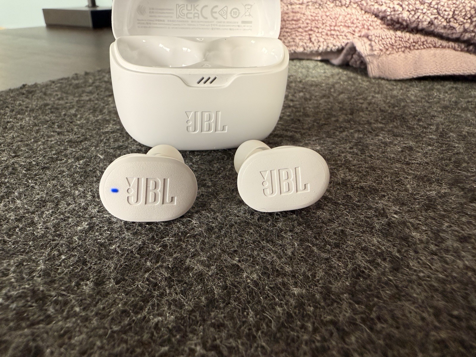 JBL Tune Buds True Wireless Bluetooth Earbuds White Low Use Great Condition