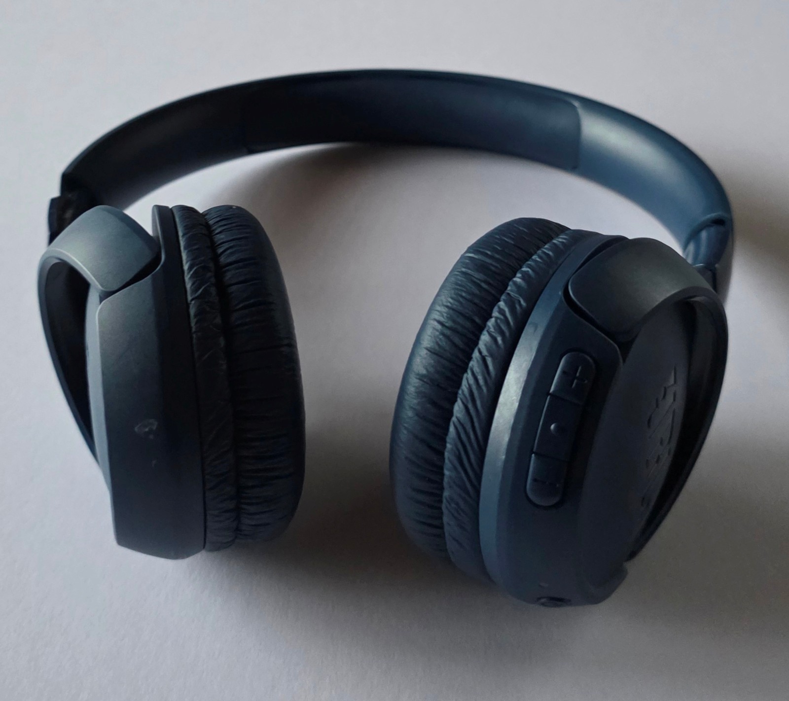 Original Blue JBL Tune 520BT On-Ear Wireless Headphones with Cable in Bulk Pkg