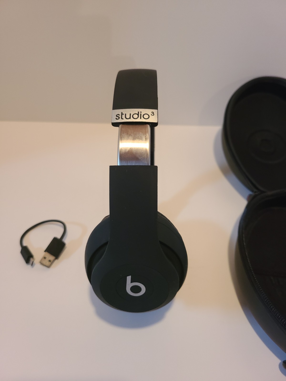 Beats by Dr. Dre Studio3 Over the Ear Wireless Headphones – Black And Silver