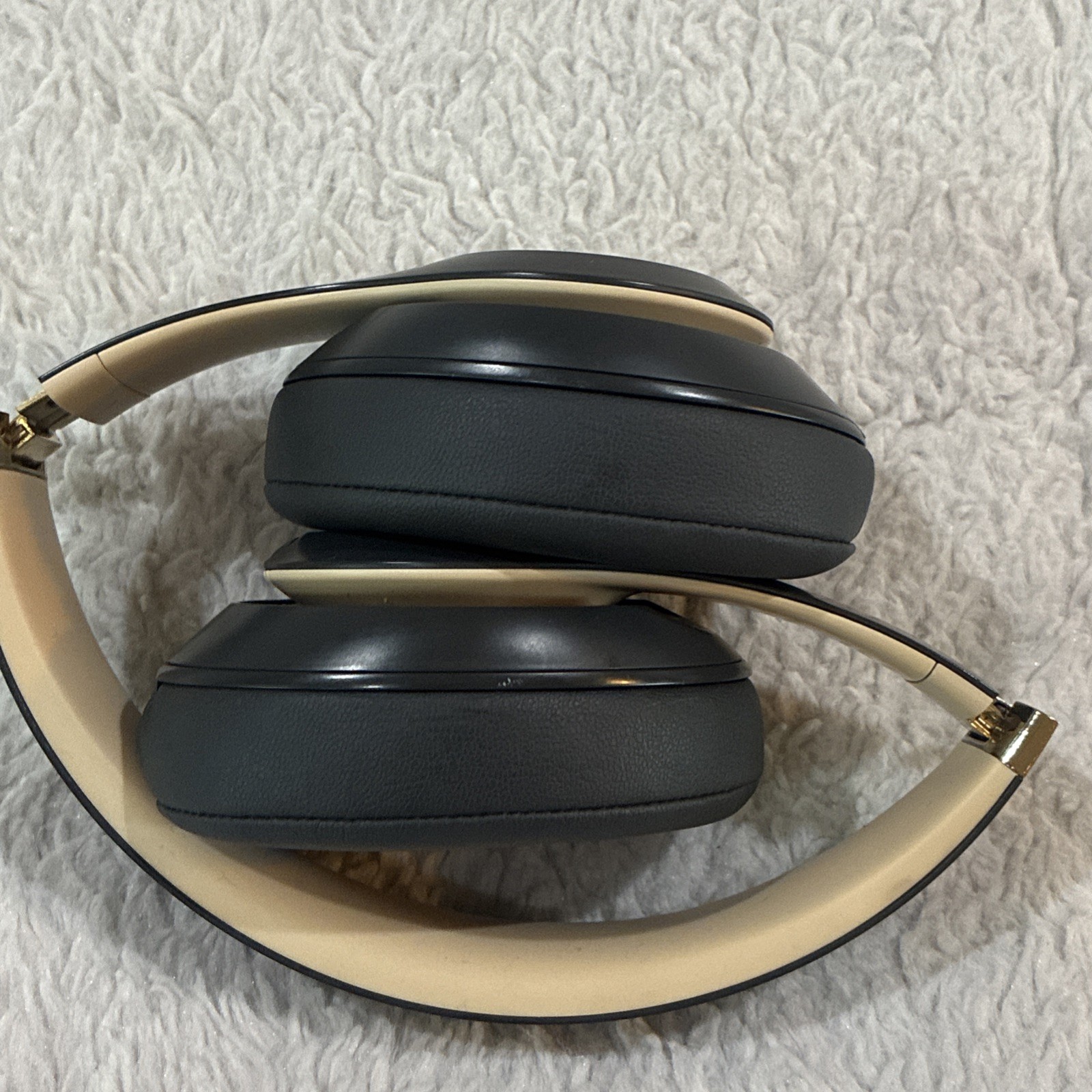 Beats by Dr. Dre Studio3 Wireless Headphones – Shadow Gray With Case