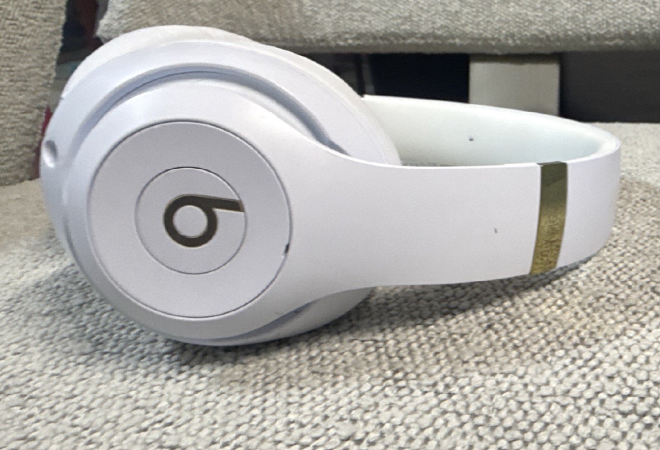 Beats by Dr. Dre Studio3 Over-Ear Bluetooth Headphones White Gold