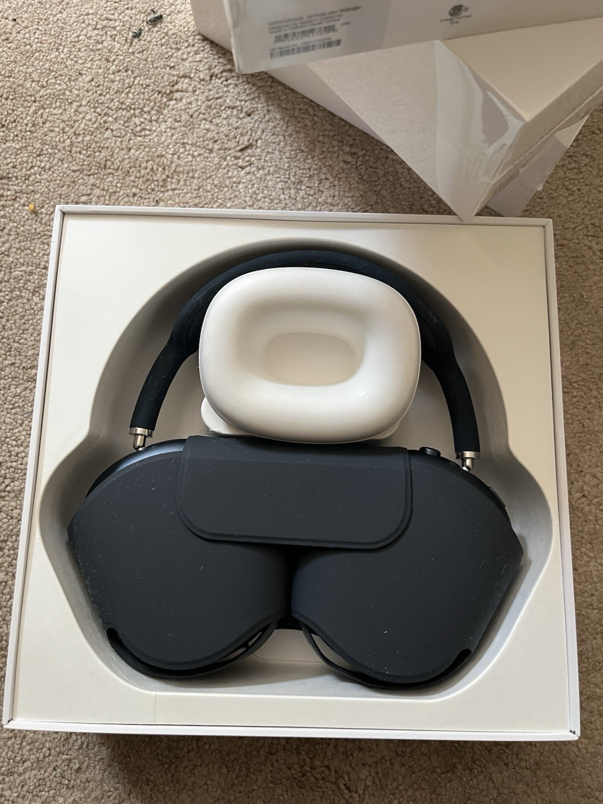 Apple AirPods Max Black Wireless Over-Ear Noise Canceling w/ Smart Case