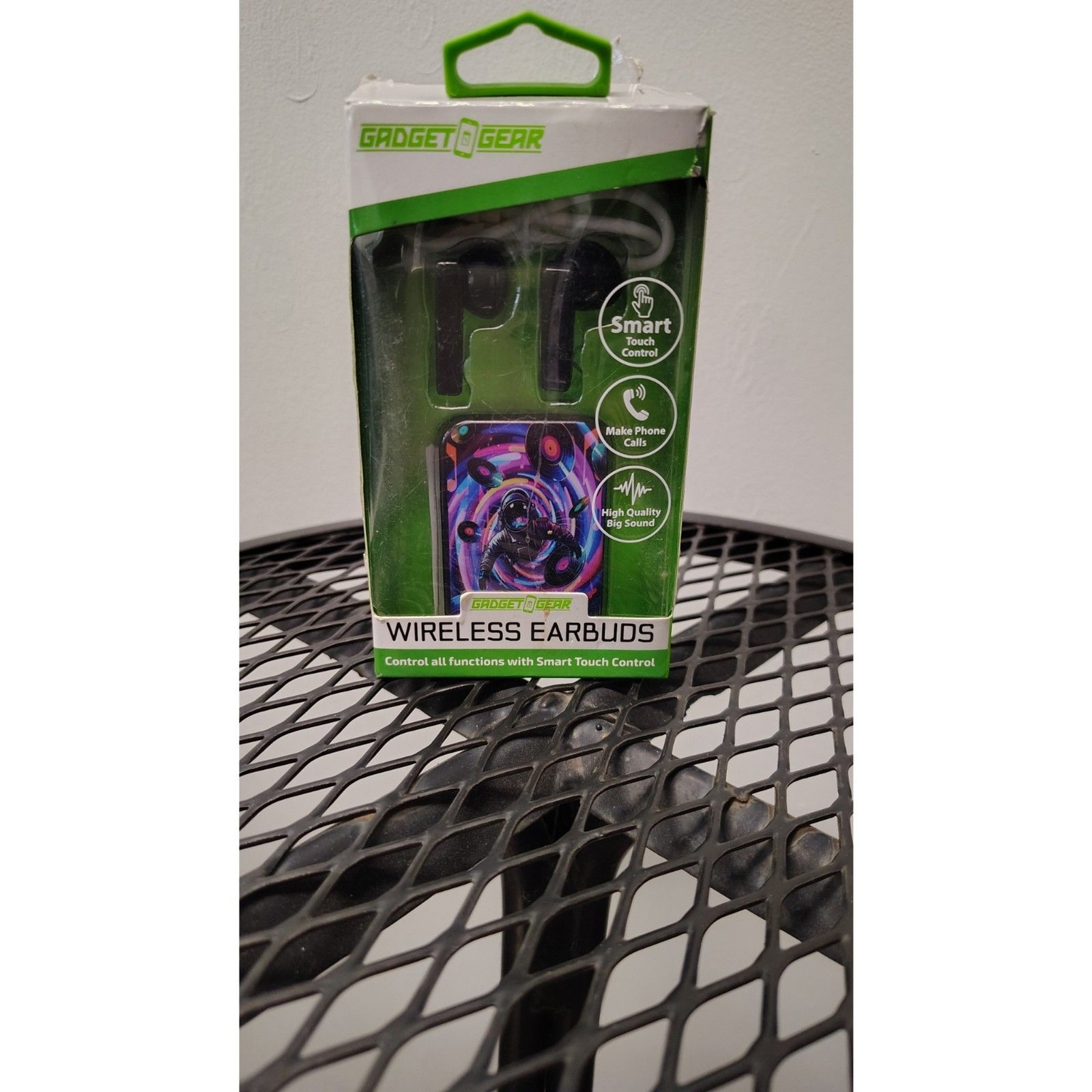NWT Gadget Gear Wireless Earbuds with Printed Case