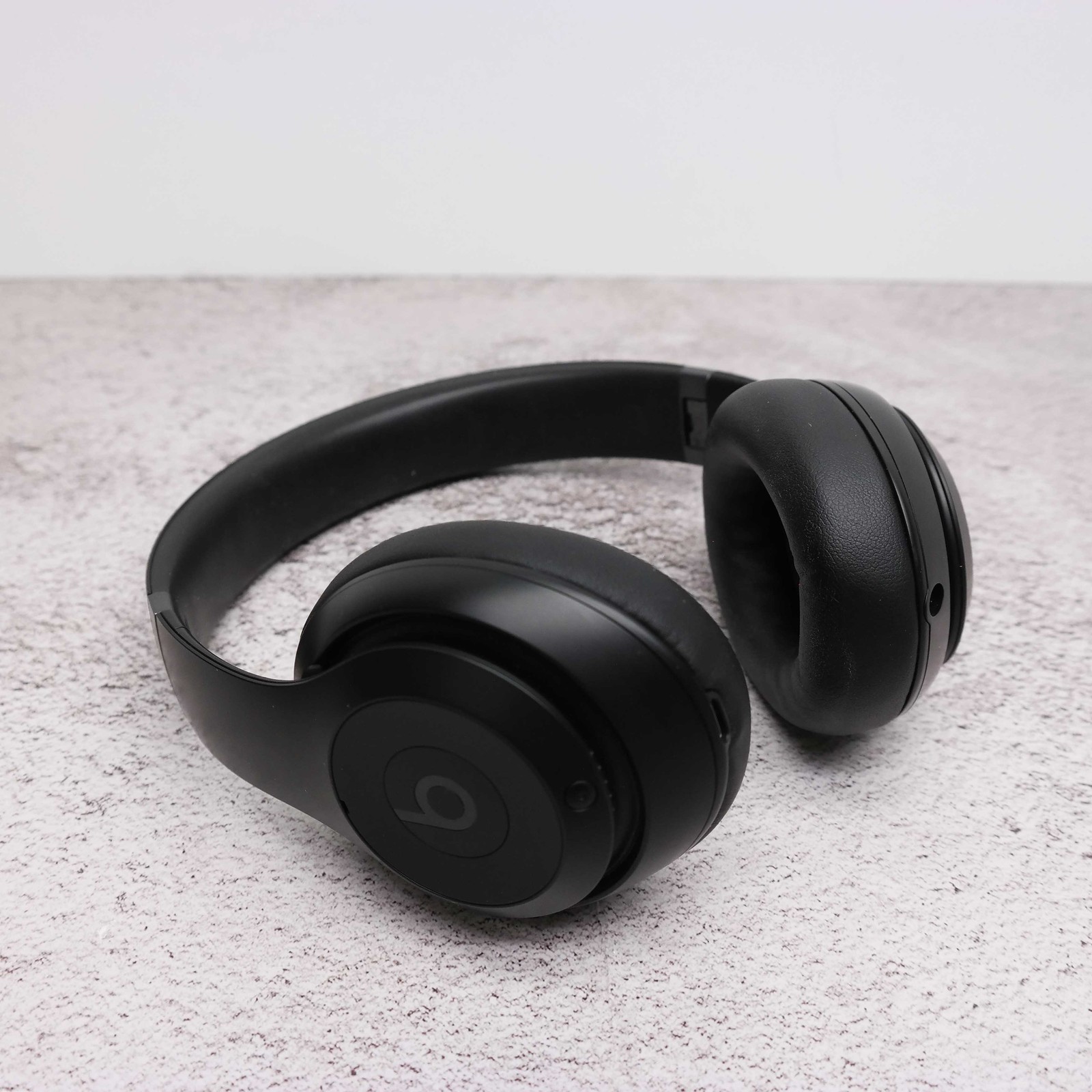 Beats by Dr. Dre Studio Pro Over Ear Headphones MQTP3LL/A Black BROKEN