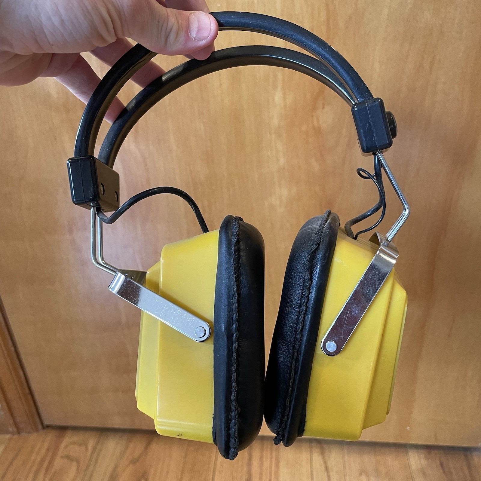 Vtg Century Rollo-3F AM/FM Radio Headphones Retro Yellow Space Age 80s