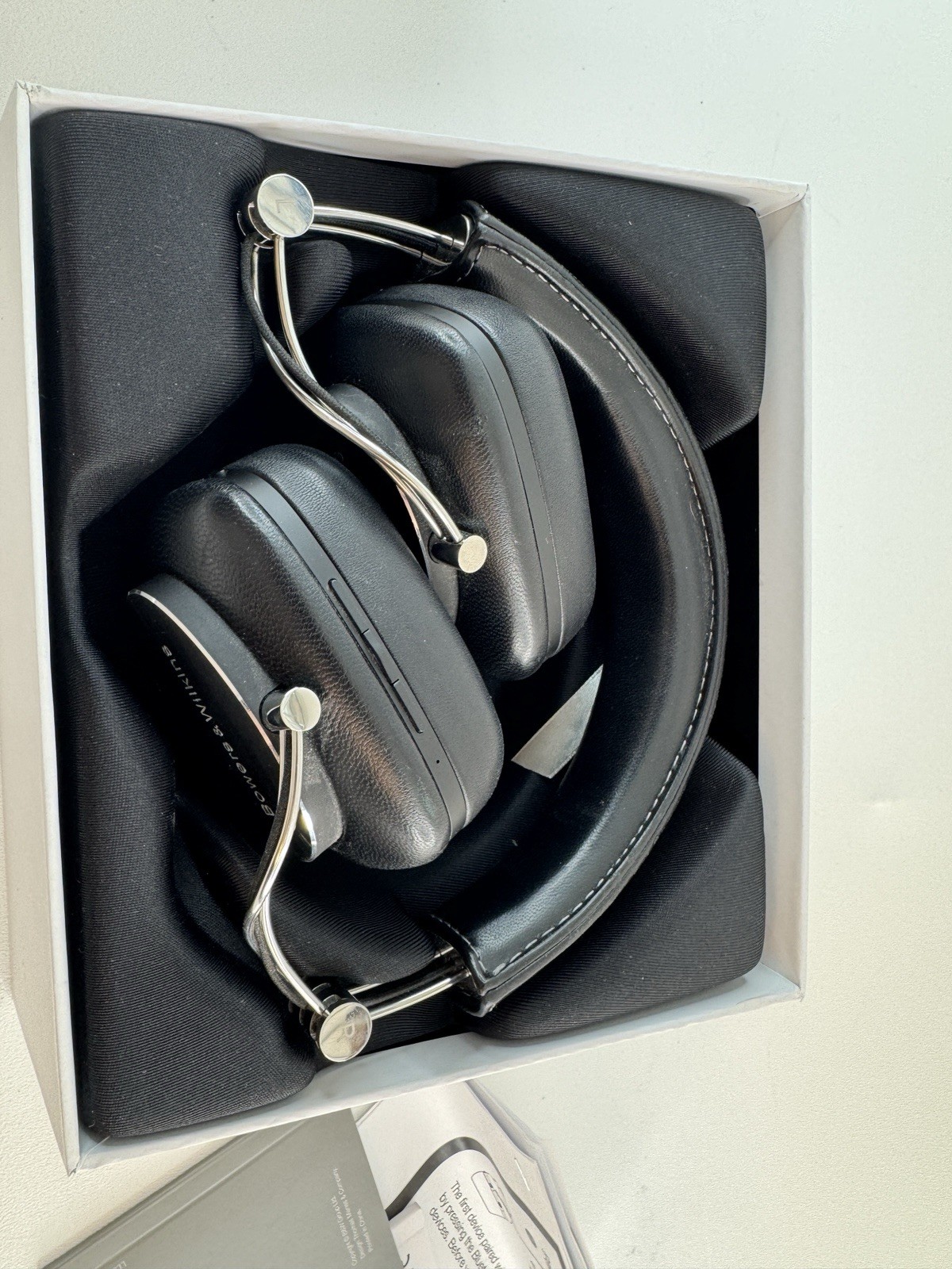 Bowers & Wilkins P7 Wireless Headphones – Excellent Condition w/ Carry Case
