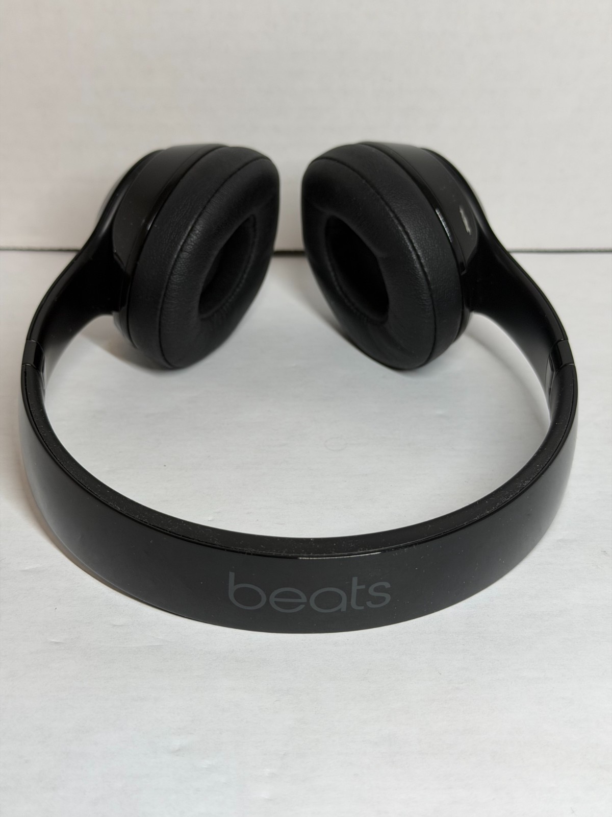 Beats by Dr. Dre Solo3 Over the Ear Headphone – Gloss Black (A1796) B8