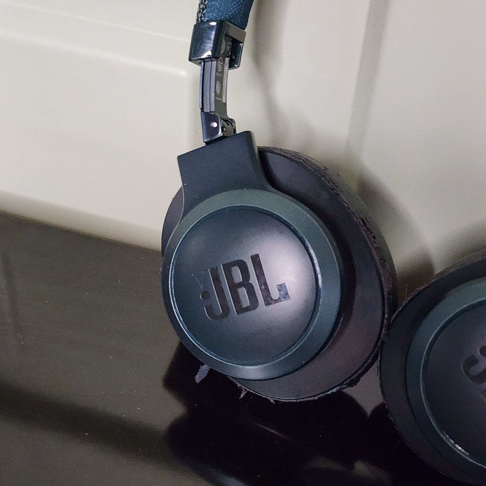 JBL Live 500BT Over-the-Ear Wireless Bluetooth Headphones Dark Green Needs Pads
