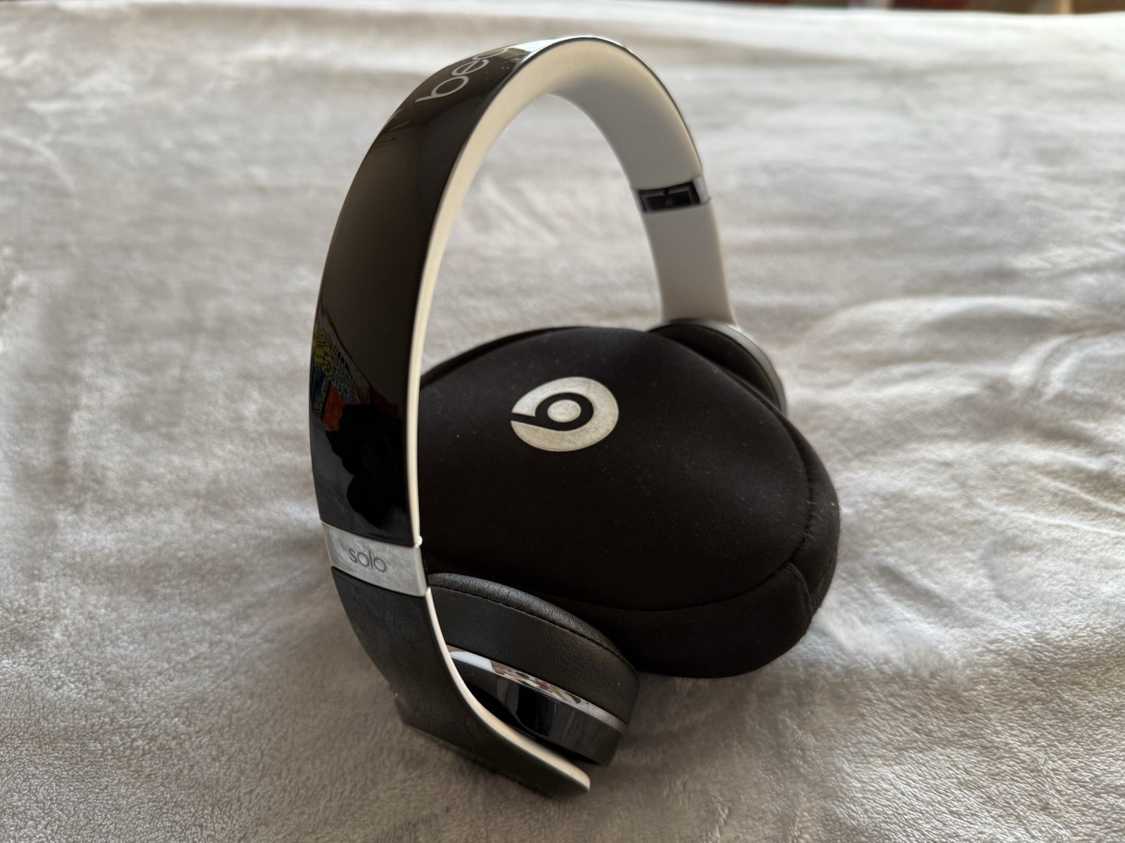 BEEATS by Dr. Dre Solo 2 Wired Over Ear Headphones. Black & White. With Case.