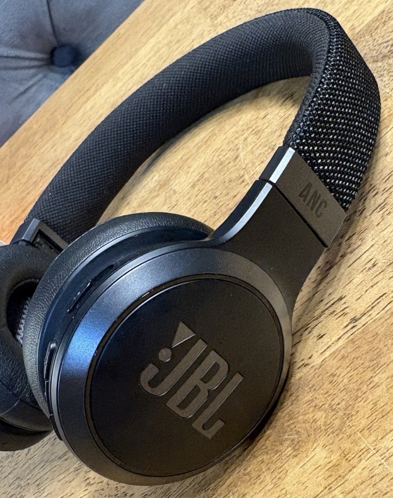 JBL Live 460NC Wireless On-Ear Noise-Cancelling Headphones – Black Open Box